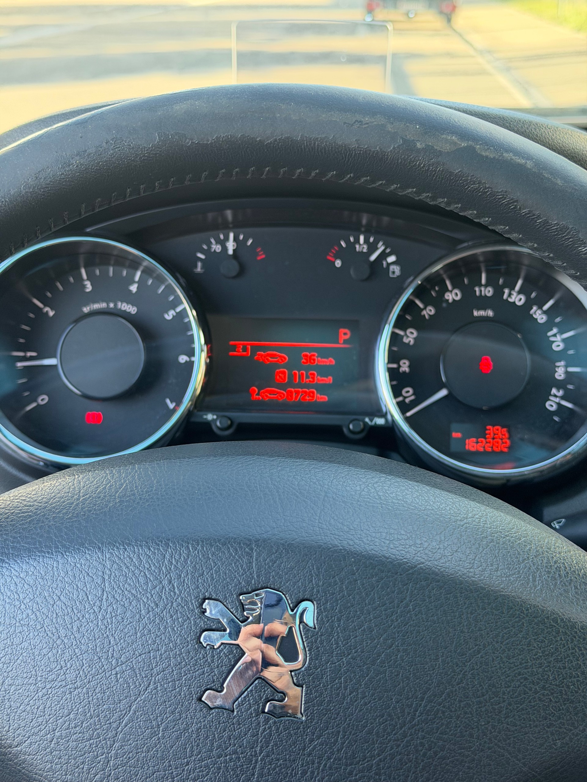 PEUGEOT 5008 1.6 16V T Sport Pack Automatic-image-10