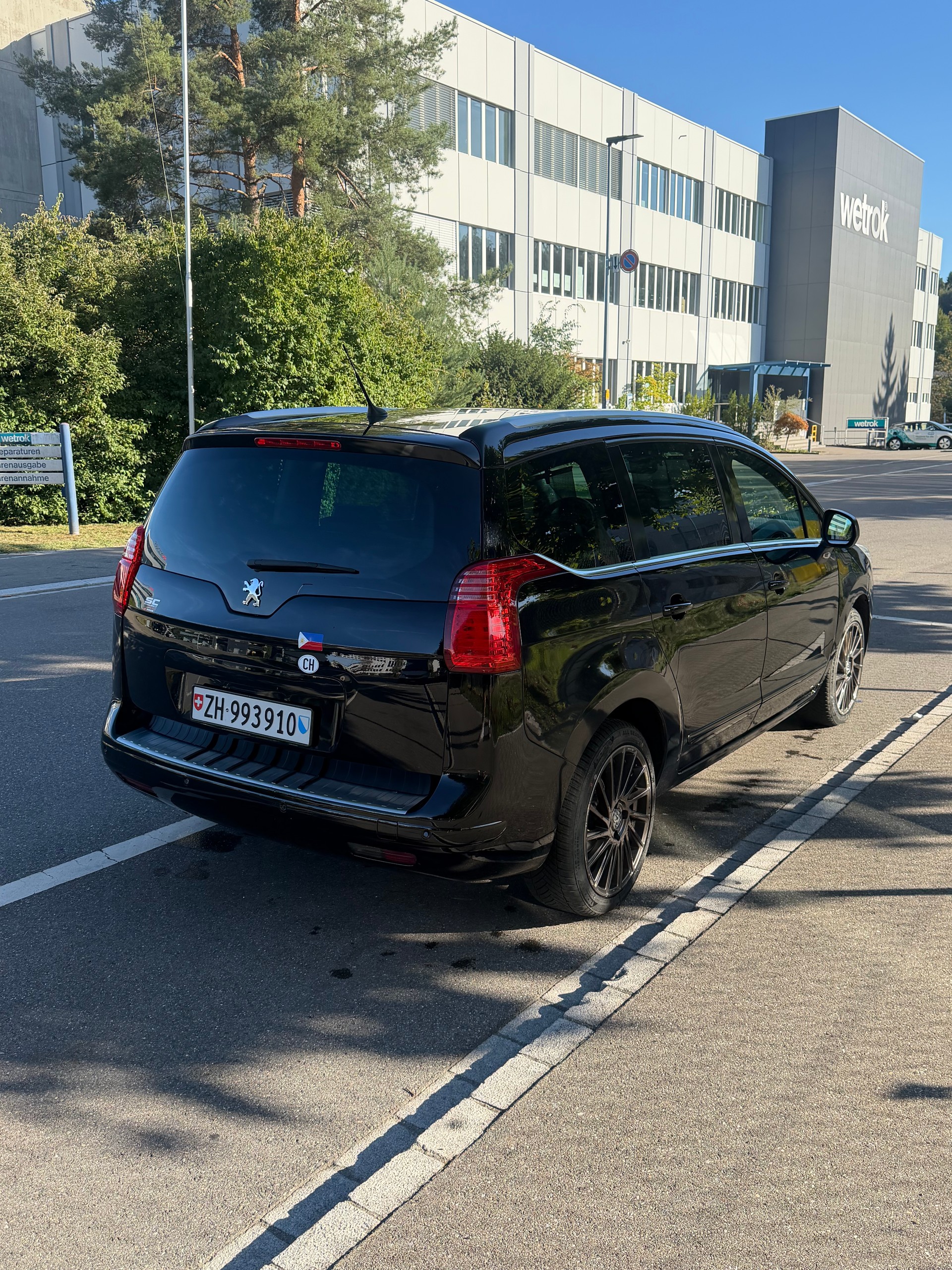 PEUGEOT 5008 1.6 16V T Sport Pack Automatic-image-3