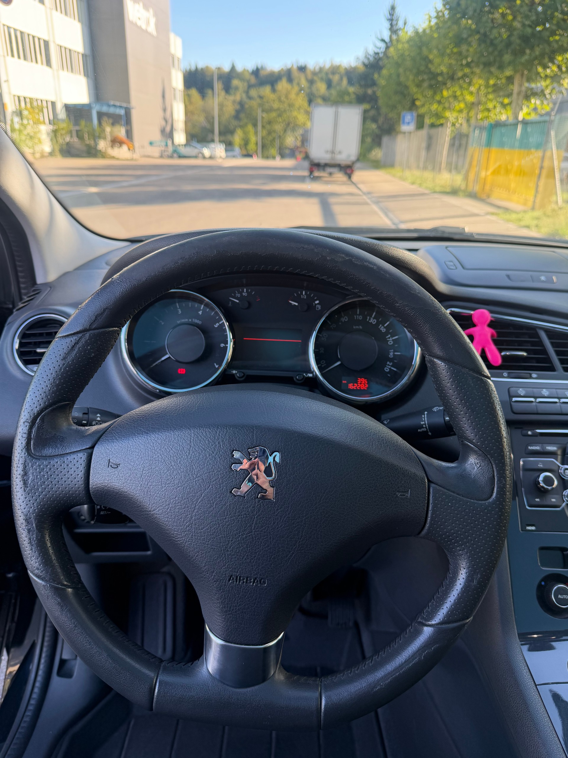 PEUGEOT 5008 1.6 16V T Sport Pack Automatic-image-11