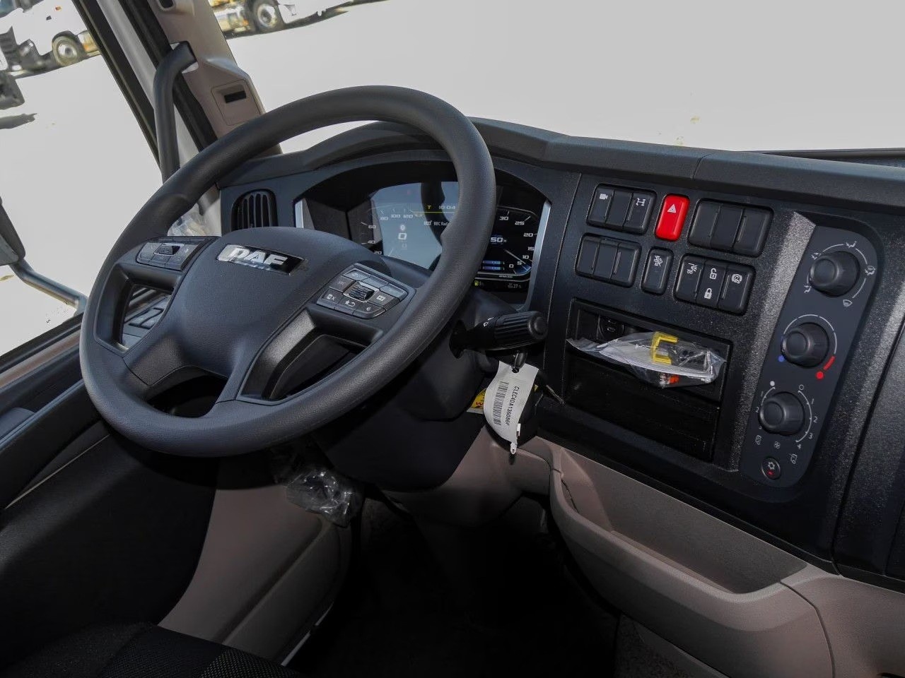 DAF XB230, 12t Koffer, LBW-image-8