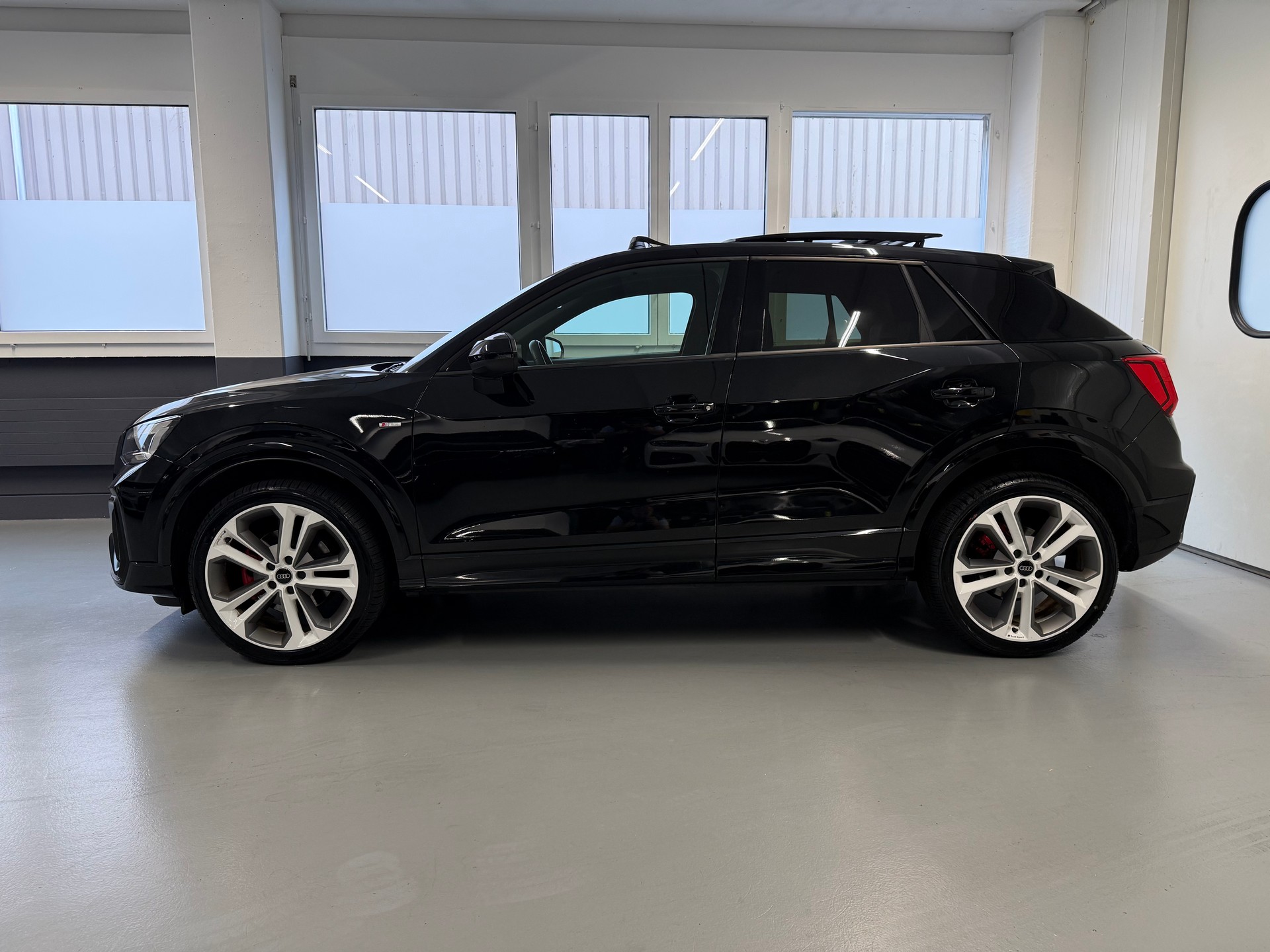 AUDI Q2 35 TFSI S line S-tronic-showroom-element-2