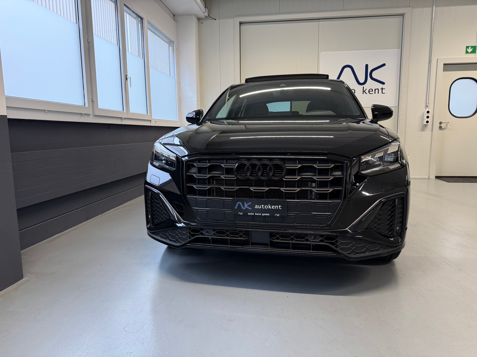 AUDI Q2 35 TFSI S line S-tronic-showroom-element-1