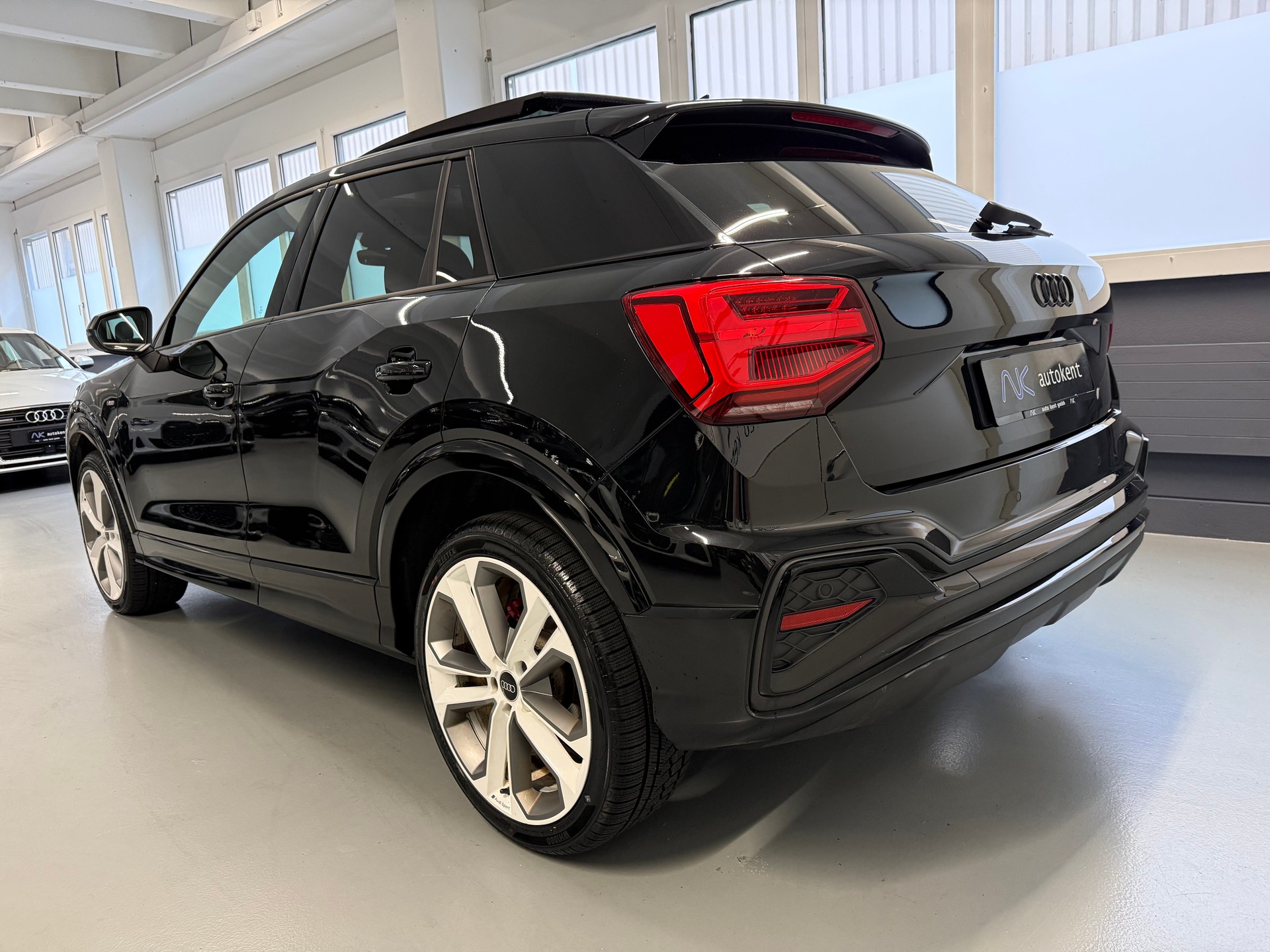 AUDI Q2 35 TFSI S line S-tronic-showroom-element-3