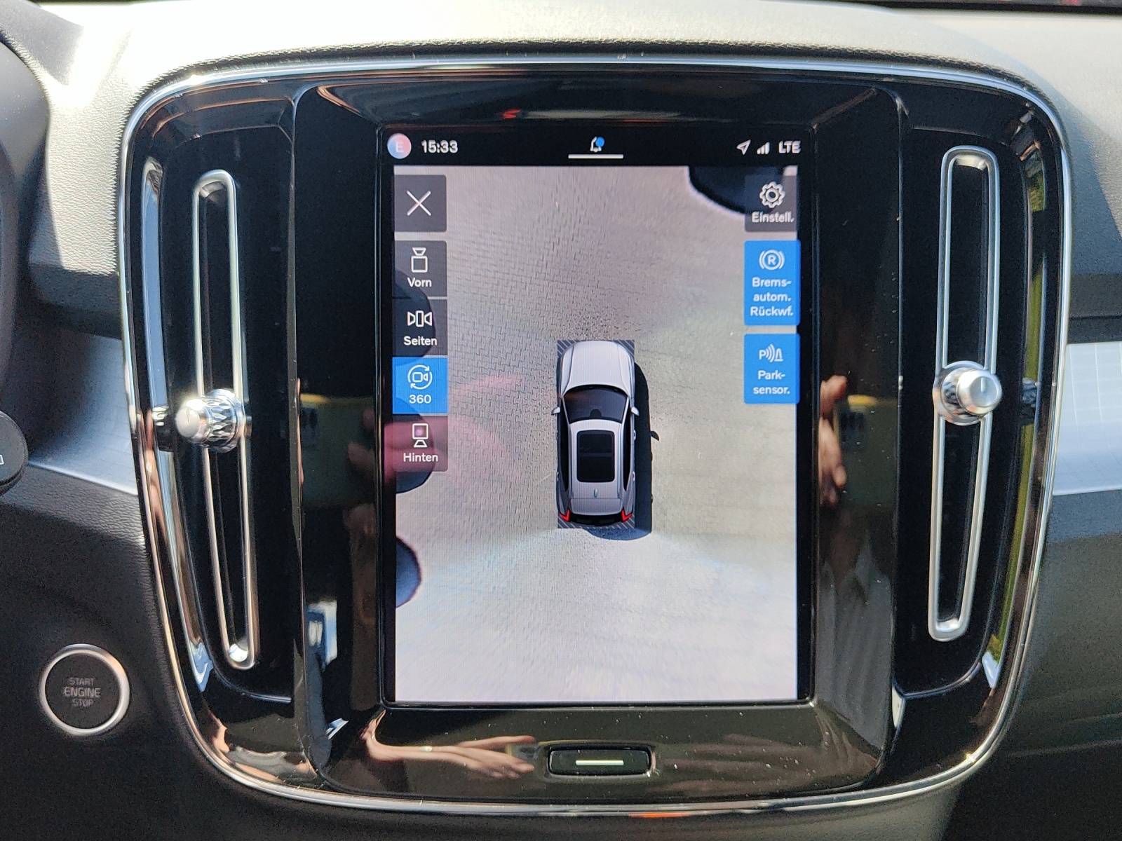 VOLVO XC40 2.0 B3 MH Plus Dark-image-10
