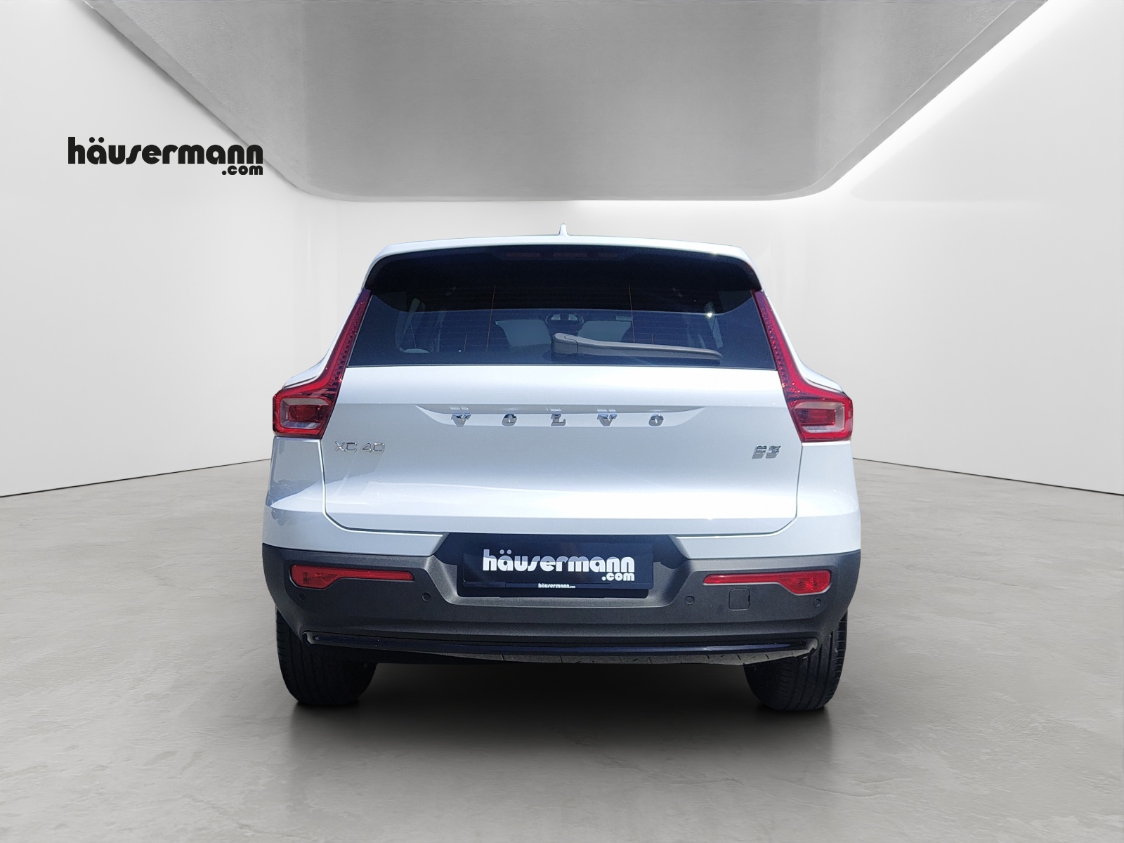 VOLVO XC40 2.0 B3 MH Plus Dark-image-12