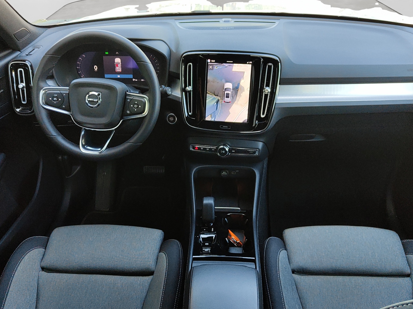 VOLVO XC40 2.0 B3 MH Plus Dark-image-6