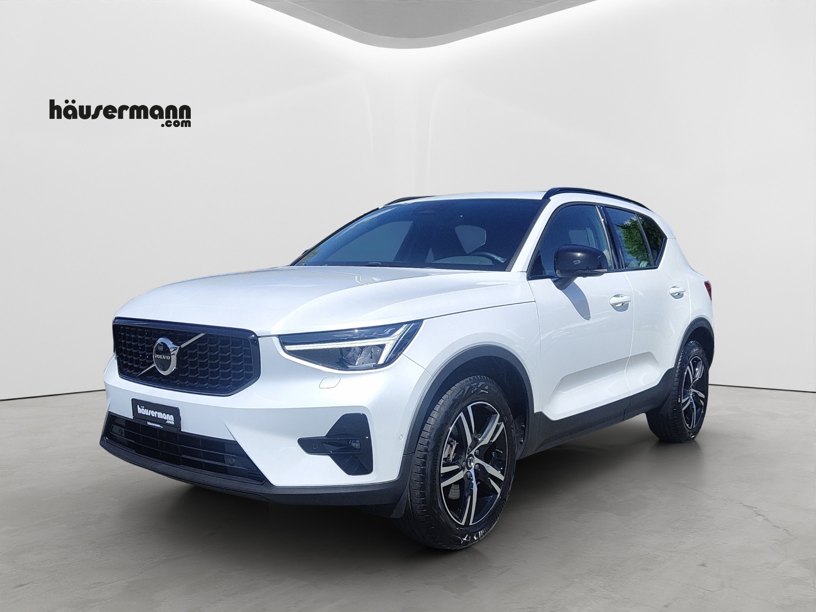 VOLVO XC40 2.0 B3 MH Plus Dark