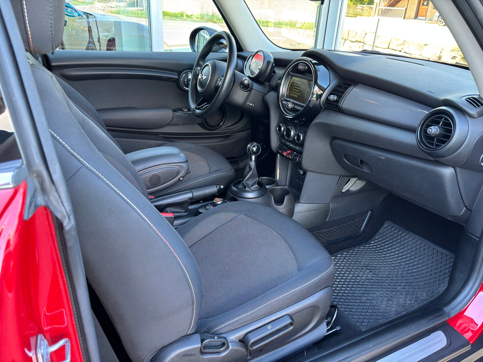 MINI Cooper Classic Edition-image-10