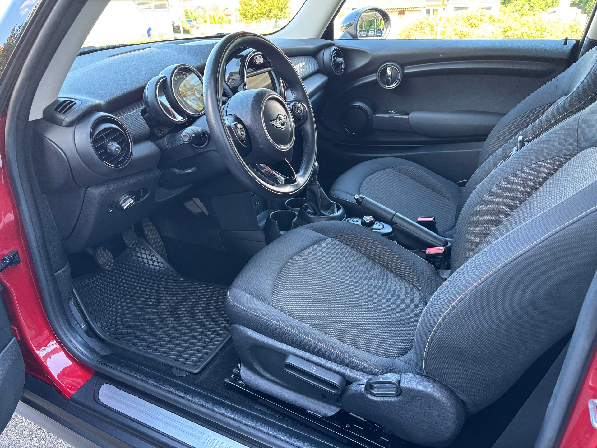 MINI Cooper Classic Edition-image-7