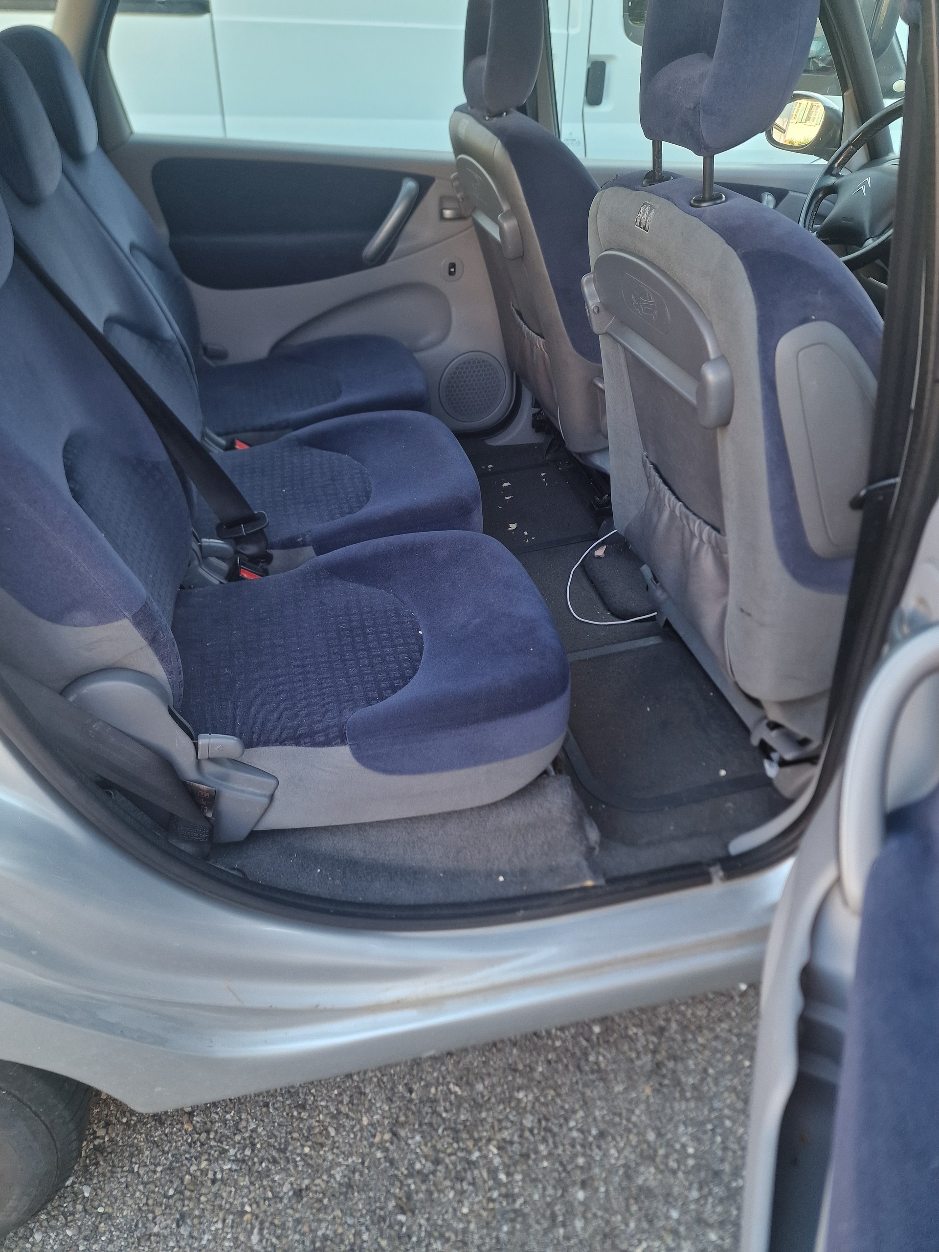CITROEN Xsara Picasso 2.0i 16V Exclusive Automatic-image-9
