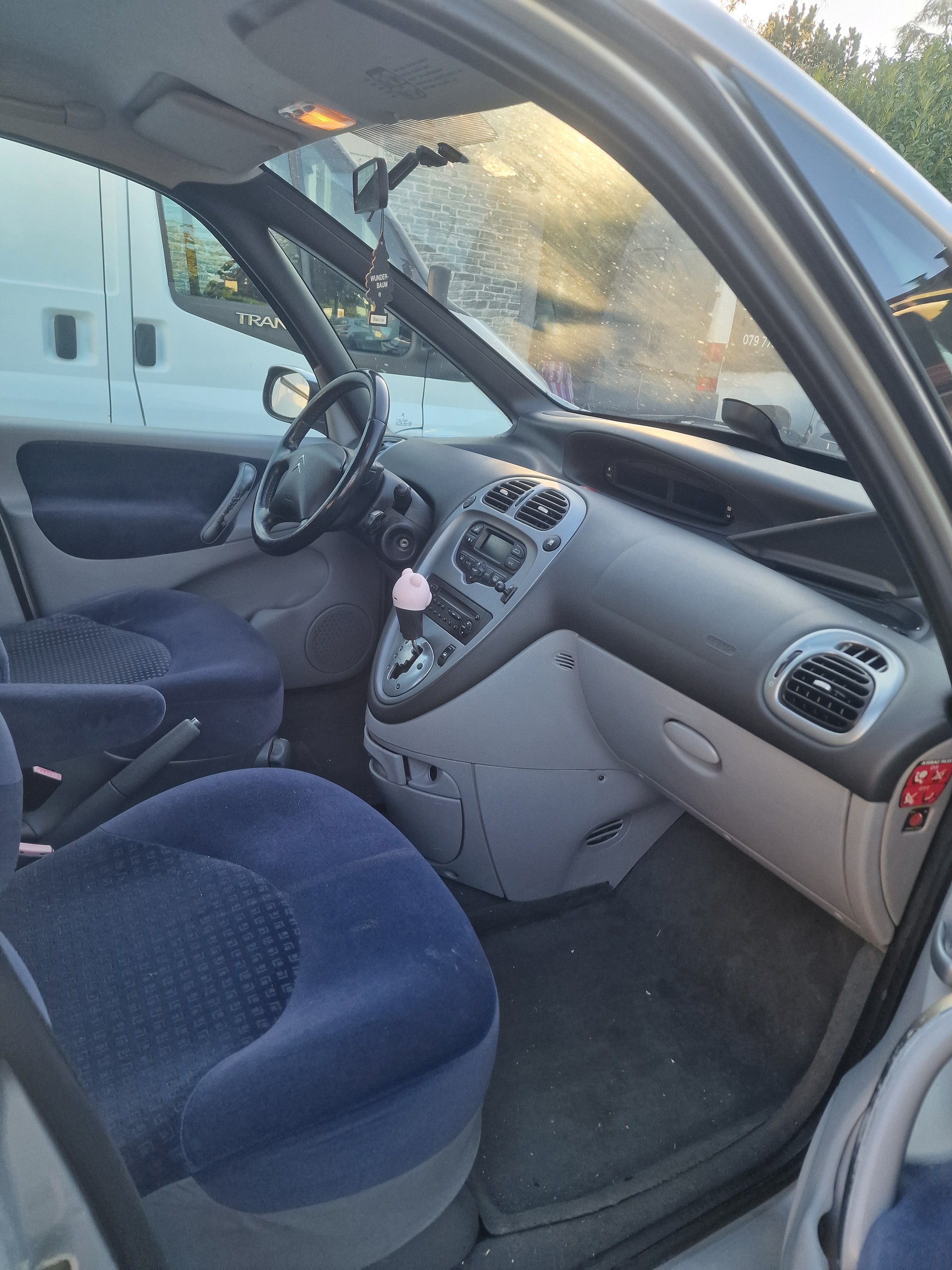 CITROEN Xsara Picasso 2.0i 16V Exclusive Automatic-image-8
