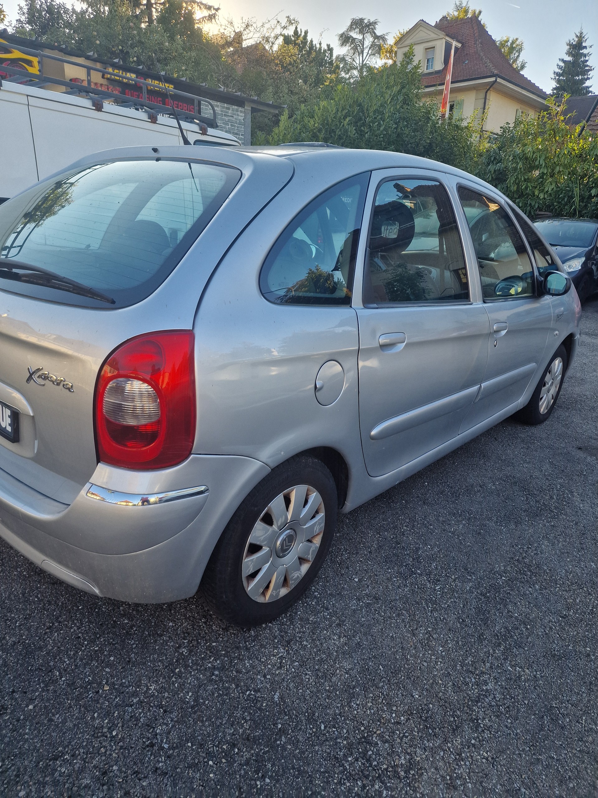 CITROEN Xsara Picasso 2.0i 16V Exclusive Automatic-image-5