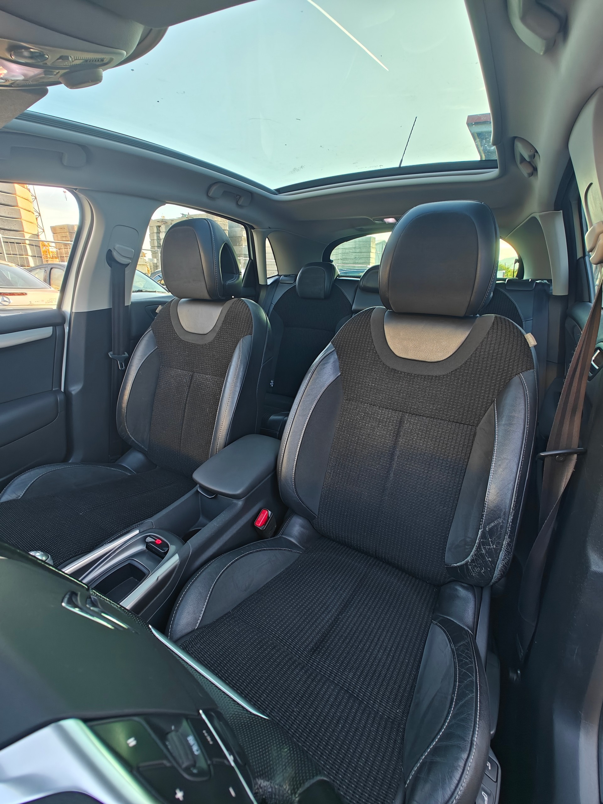 CITROEN C4 Berline 2.0 HDi Exclusive-image-12
