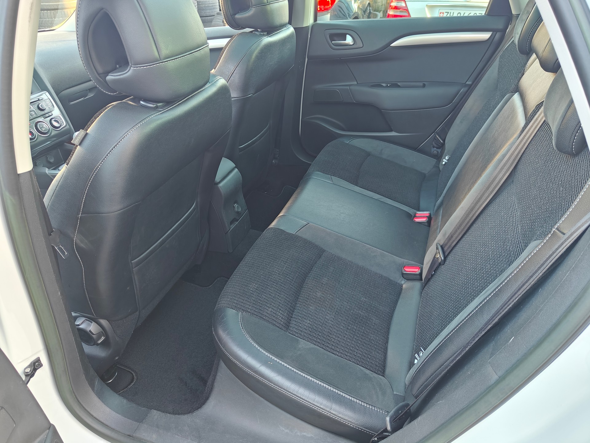 CITROEN C4 Berline 2.0 HDi Exclusive-image-10