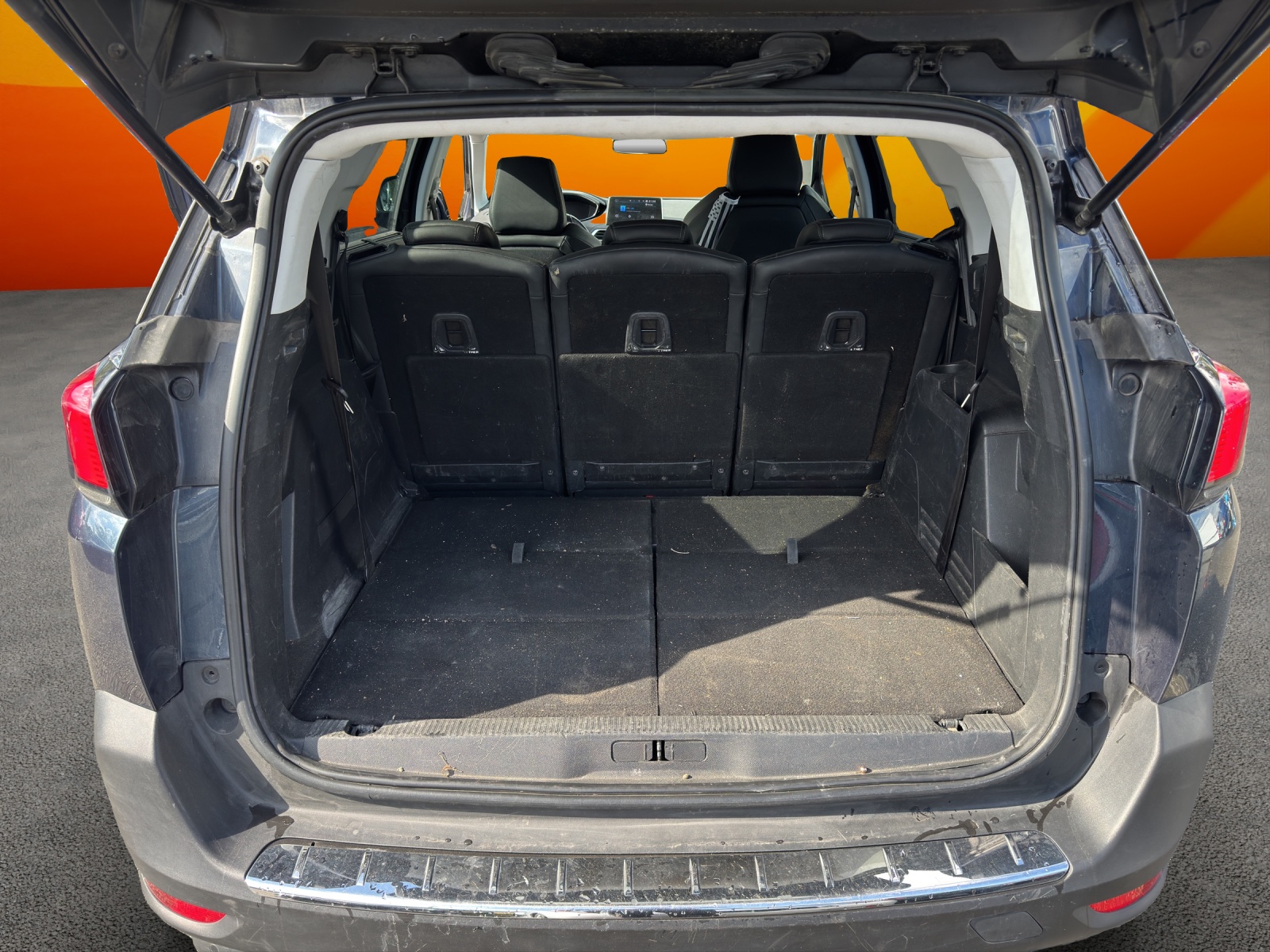 PEUGEOT 5008 1.6 Pure Tech Allure EAT8 "CARROSSERIE"-image-12