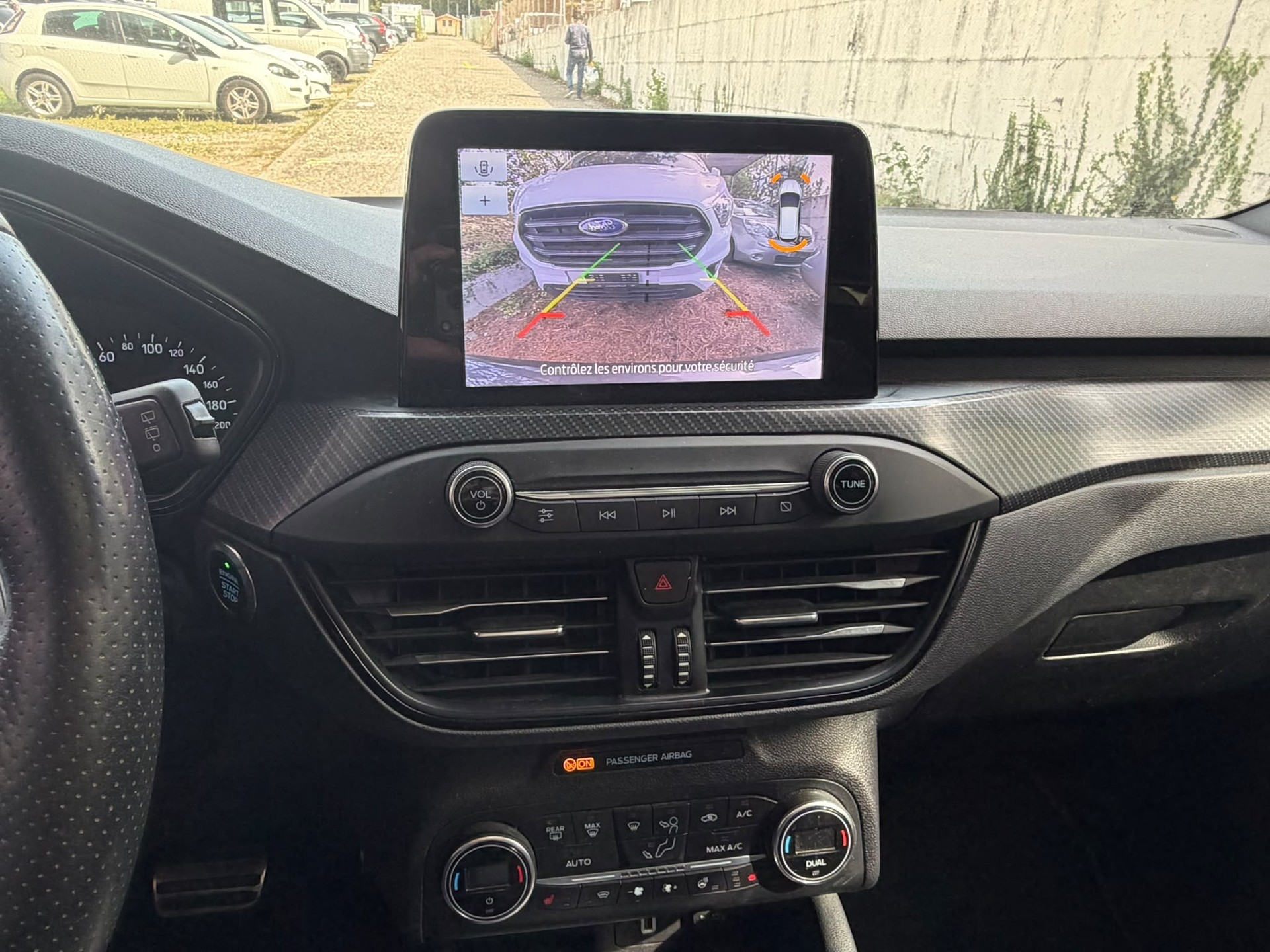 FORD Focus 1.0 SCTi ST Line Automatic-image-8