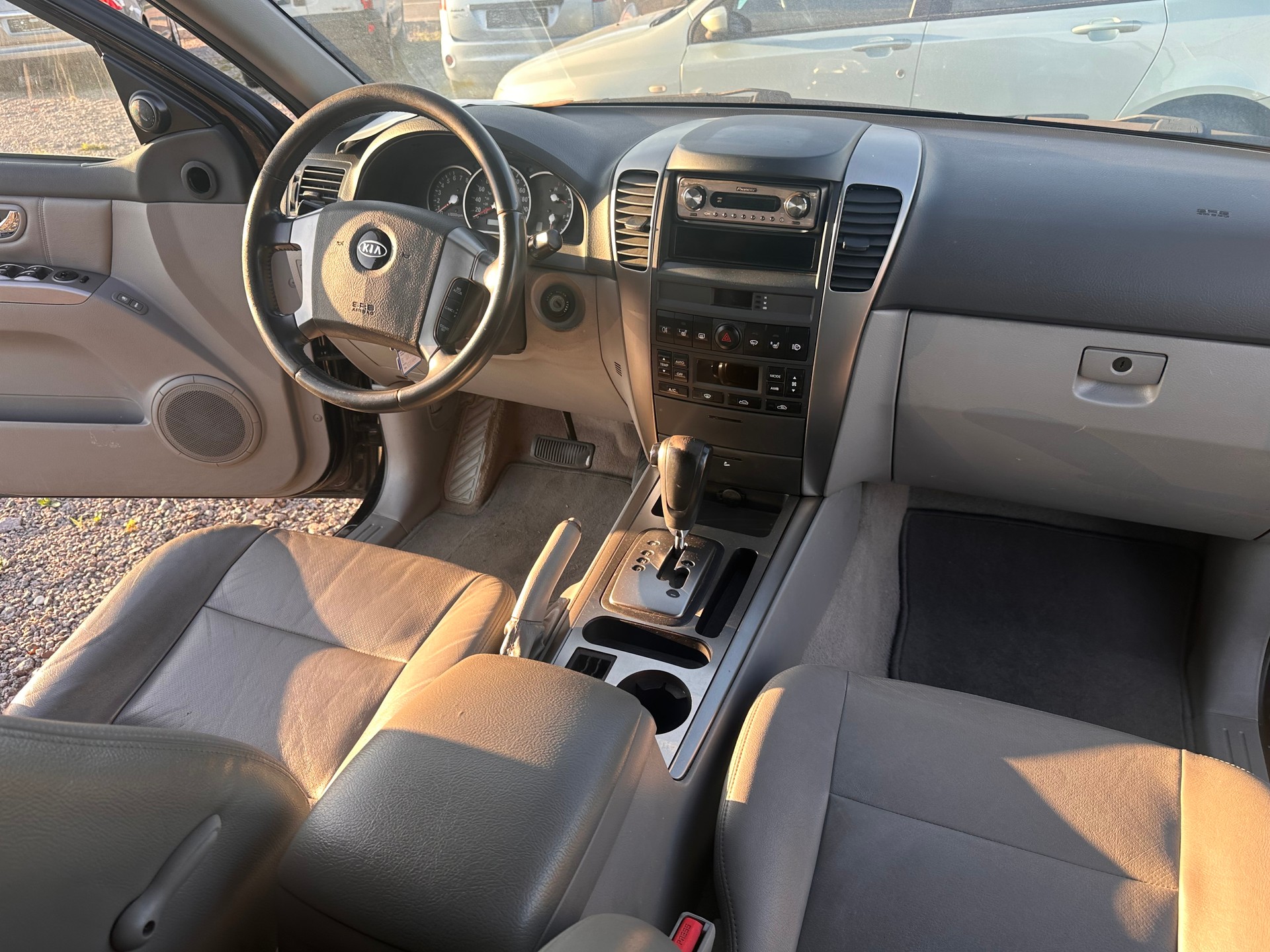KIA SORENTO-image-4