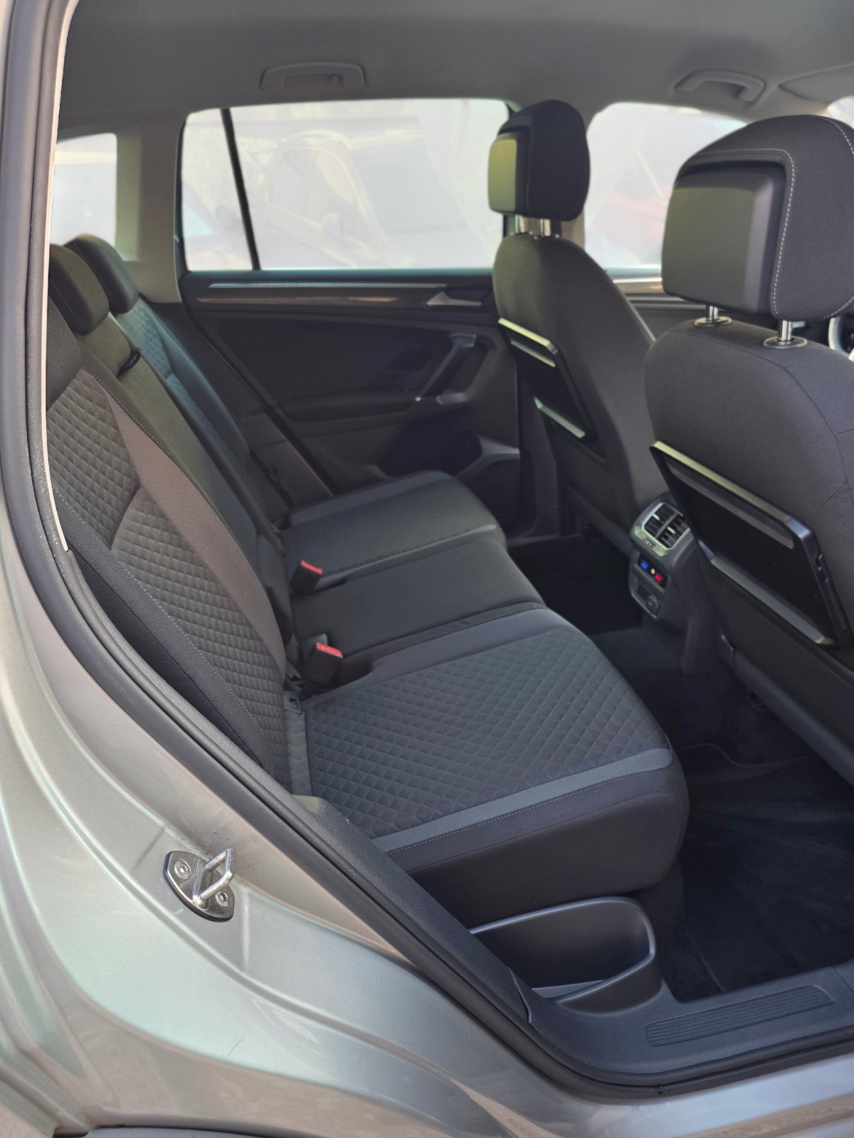 VW Tiguan 2.0 TDI SCR Comfortline 4Motion DSG-image-11