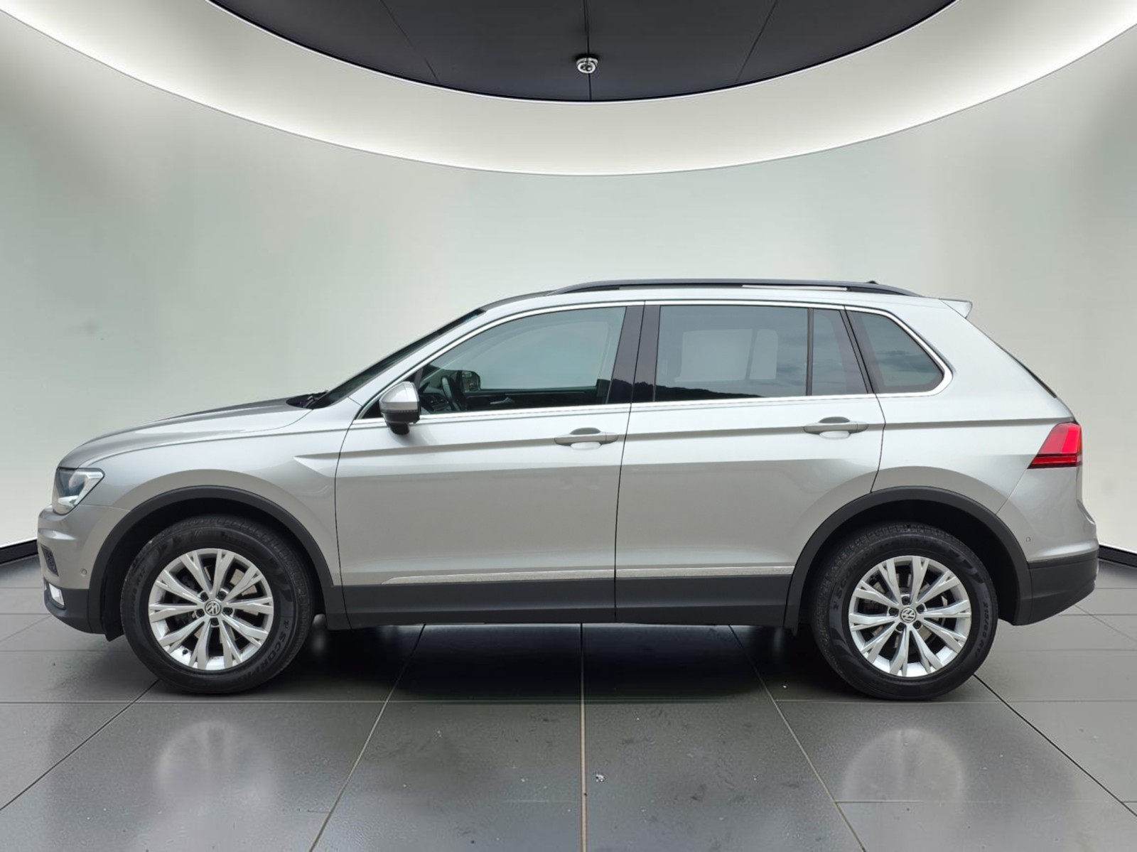 VW Tiguan 2.0 TDI SCR Comfortline 4Motion DSG-image-6