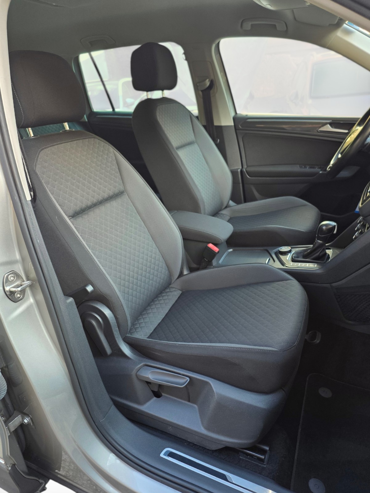 VW Tiguan 2.0 TDI SCR Comfortline 4Motion DSG-image-13