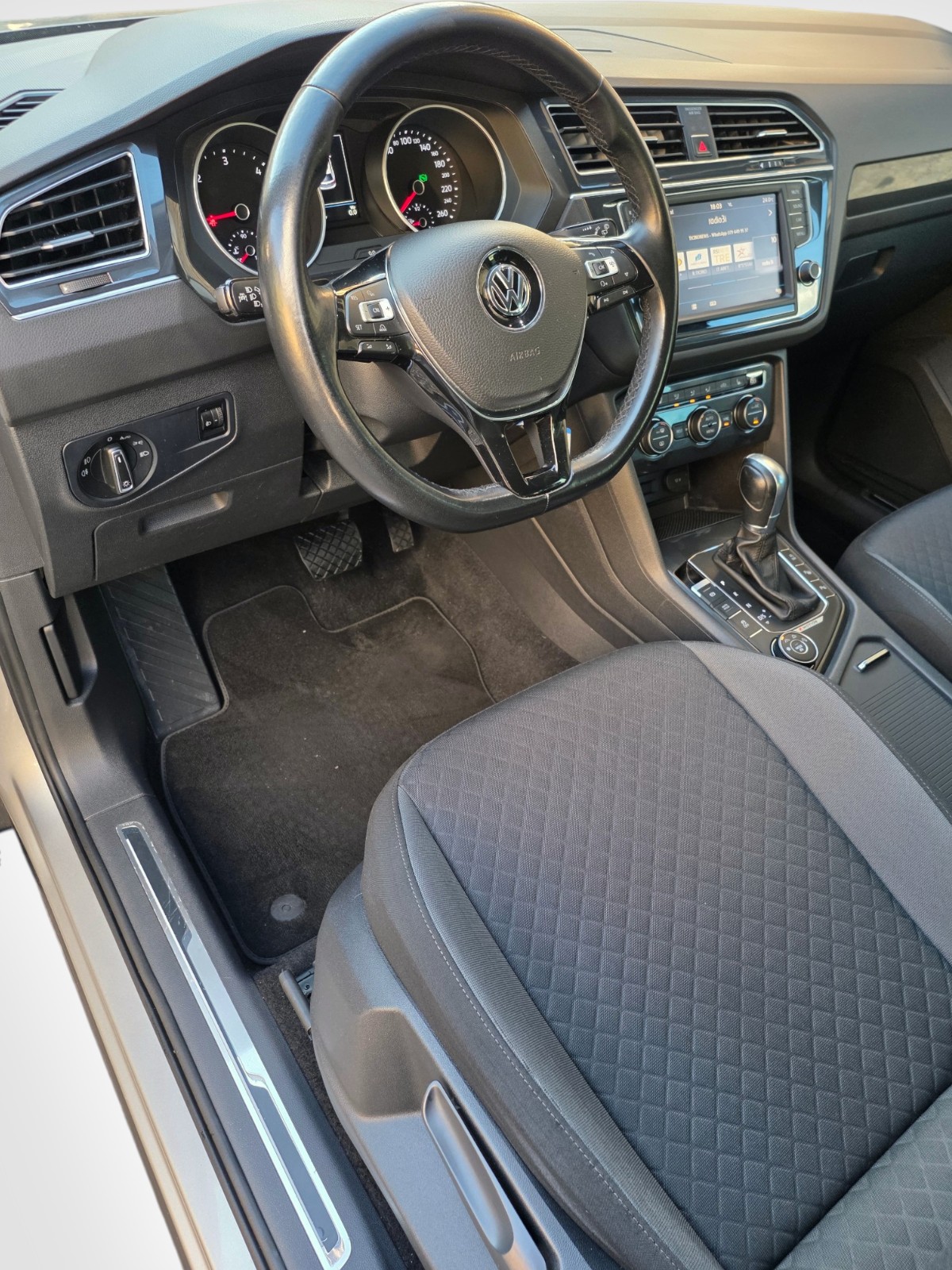 VW Tiguan 2.0 TDI SCR Comfortline 4Motion DSG-image-9