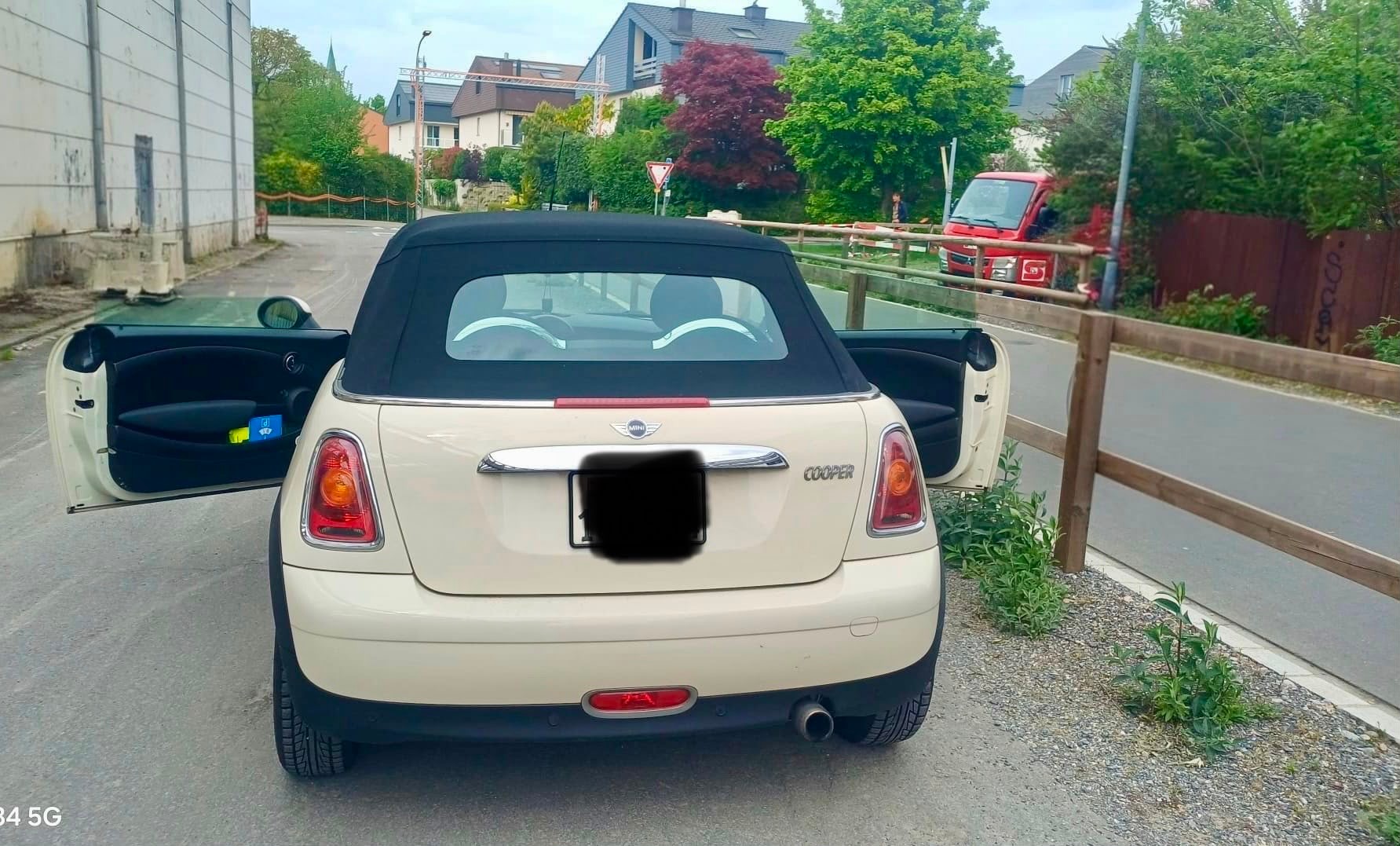 MINI 1.6i Cooper-image-2