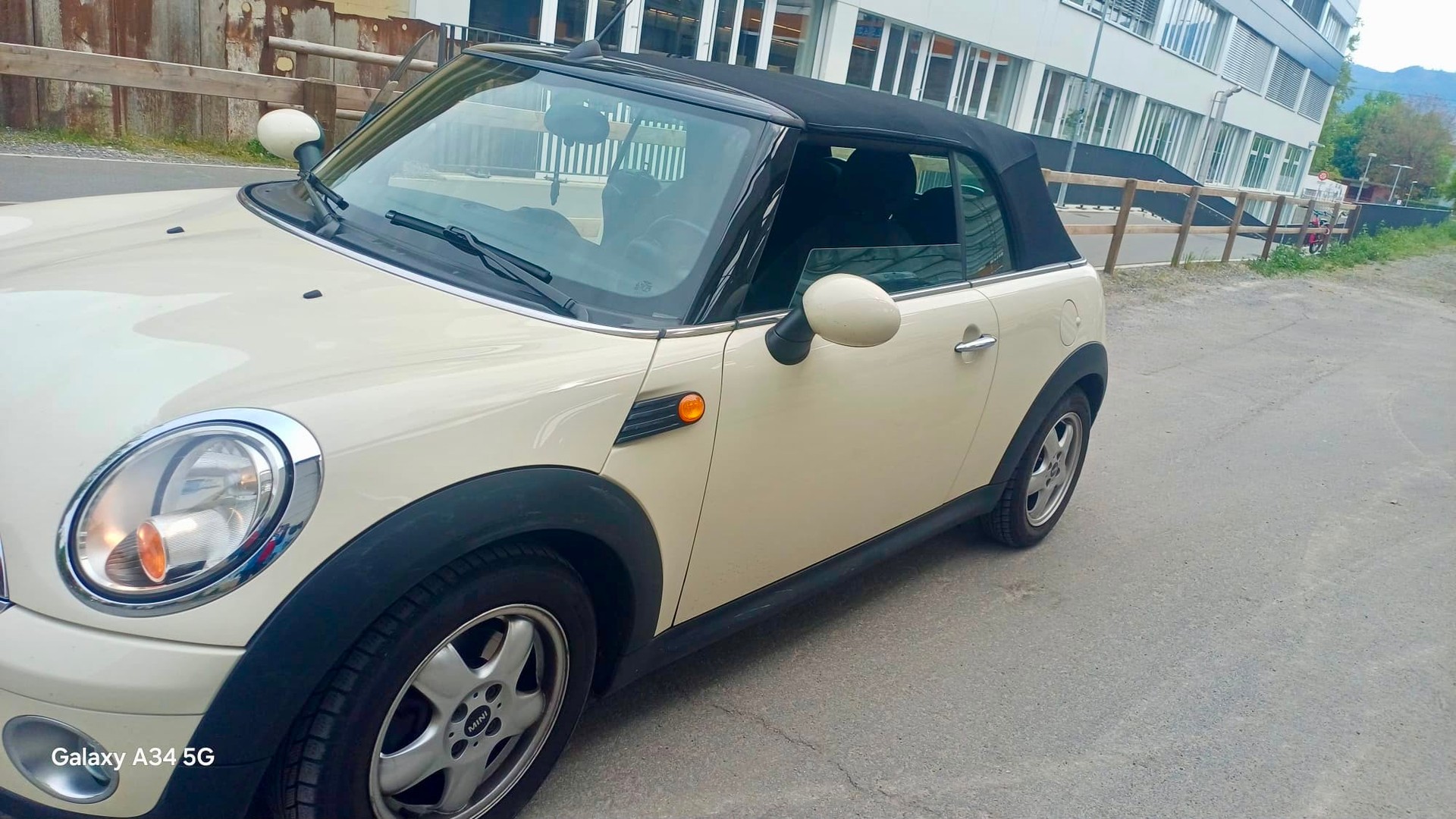 MINI 1.6i Cooper-image-1