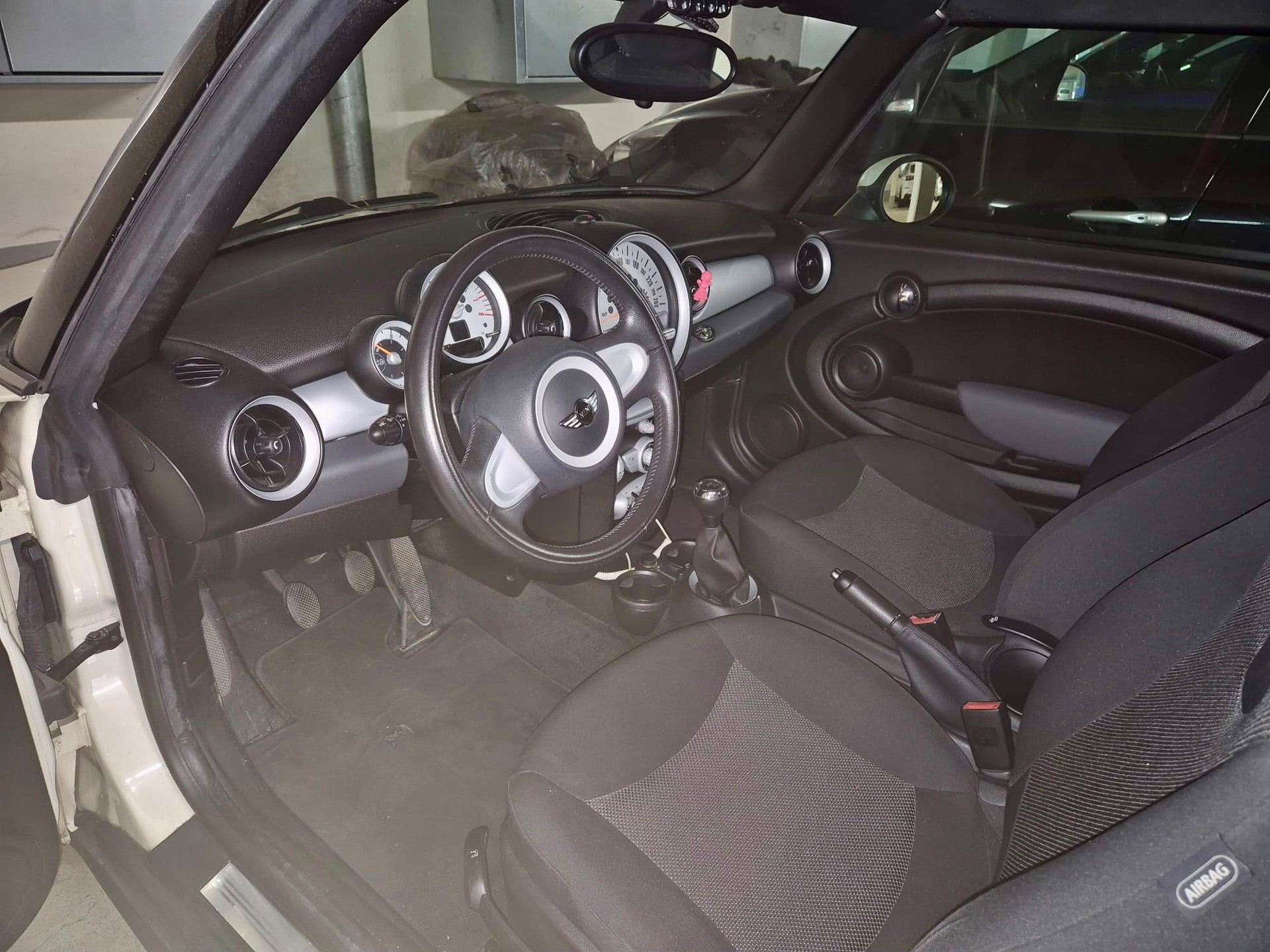 MINI 1.6i Cooper-image-4