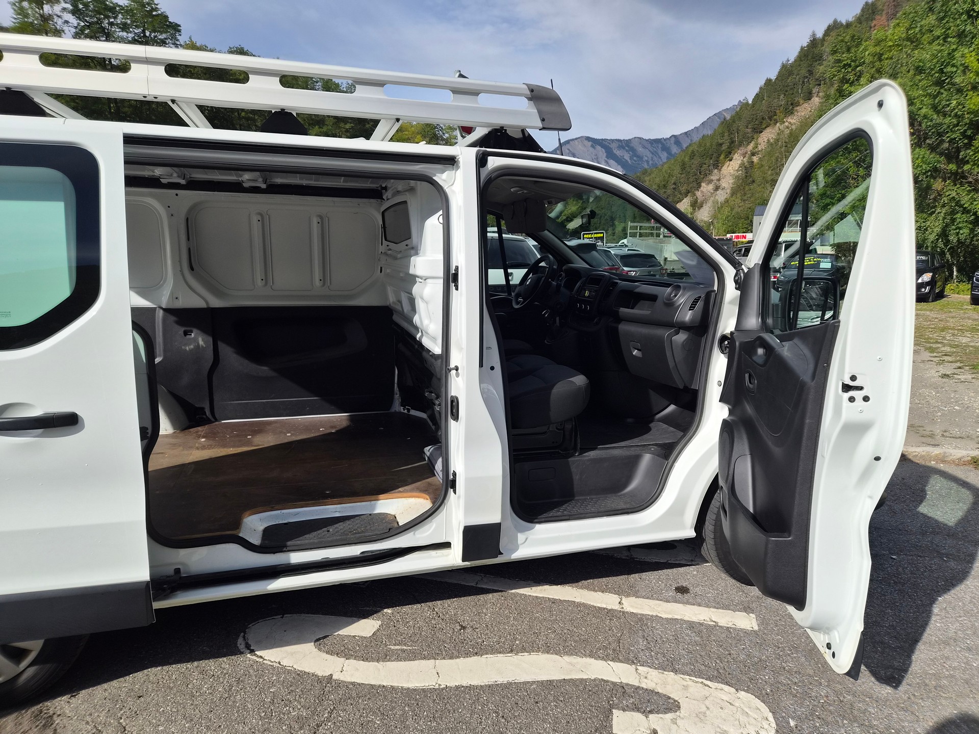 RENAULT Trafic 2.0 Energy dCi 120 3.0t Business L1H1-image-7