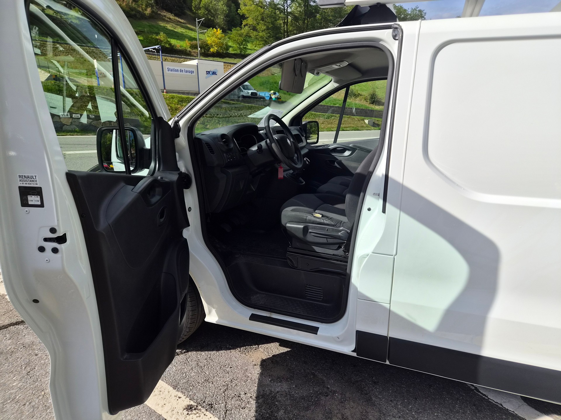 RENAULT Trafic 2.0 Energy dCi 120 3.0t Business L1H1-image-6