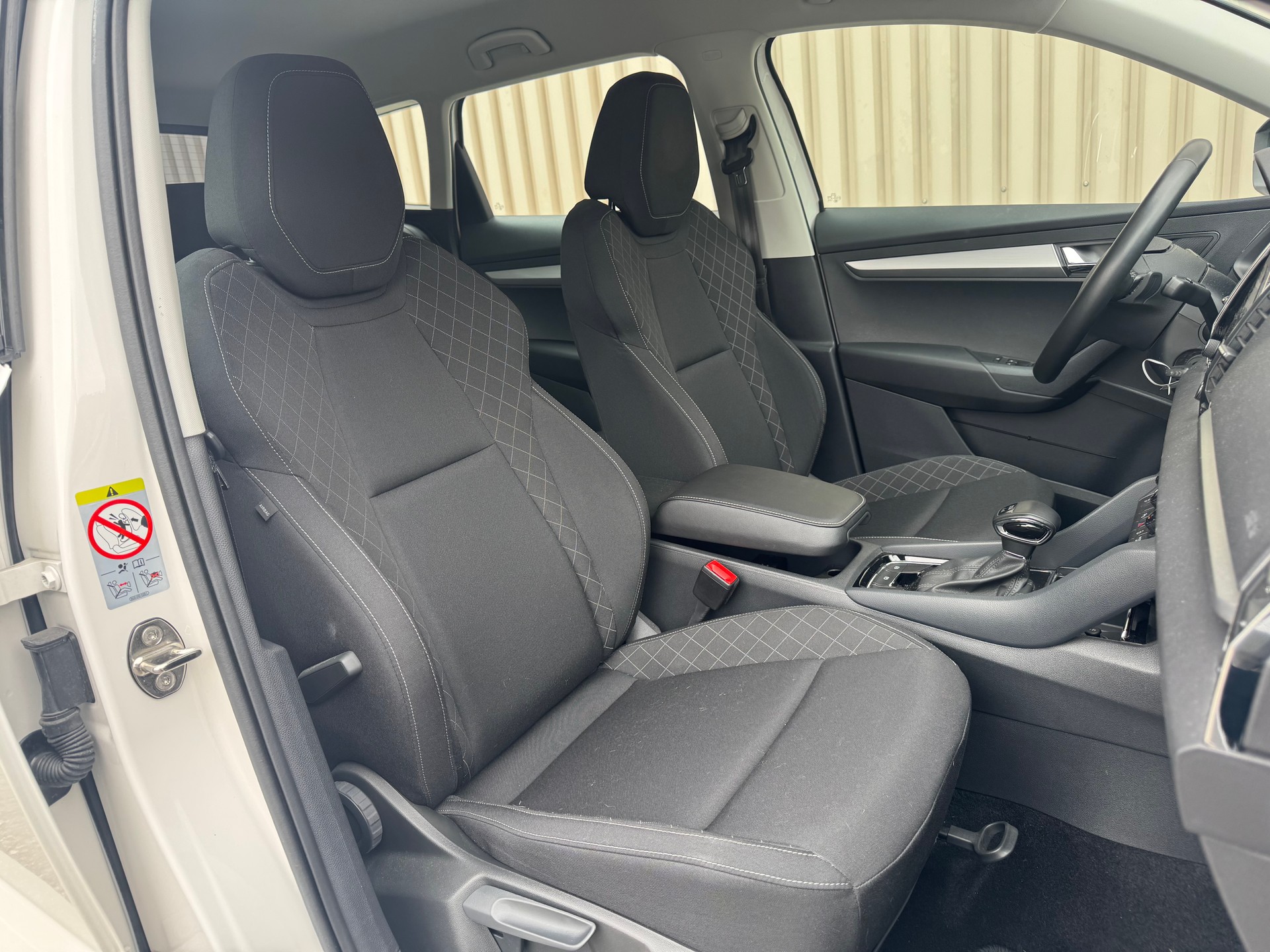 SKODA Karoq 2.0 TDI CR Ambition 4x4 DSG*Pack mySkoda*-image-8