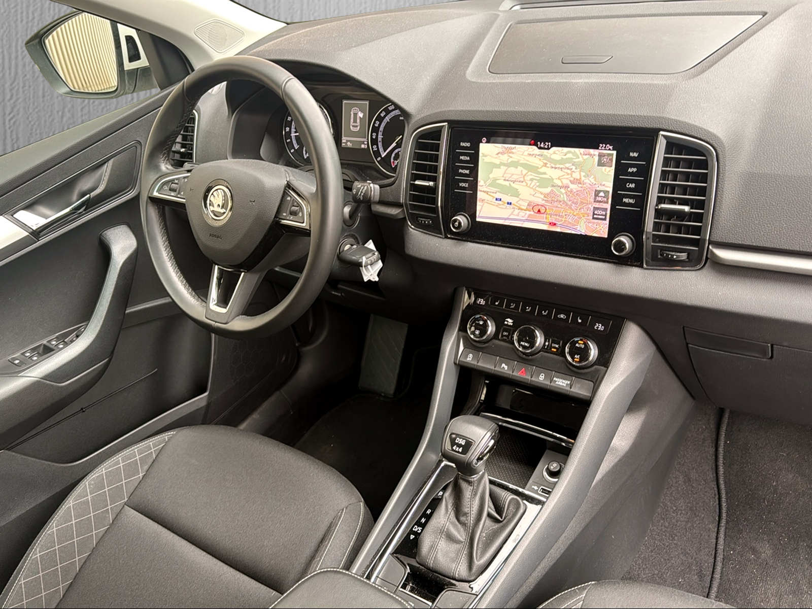 SKODA Karoq 2.0 TDI CR Ambition 4x4 DSG*Pack mySkoda*-image-11