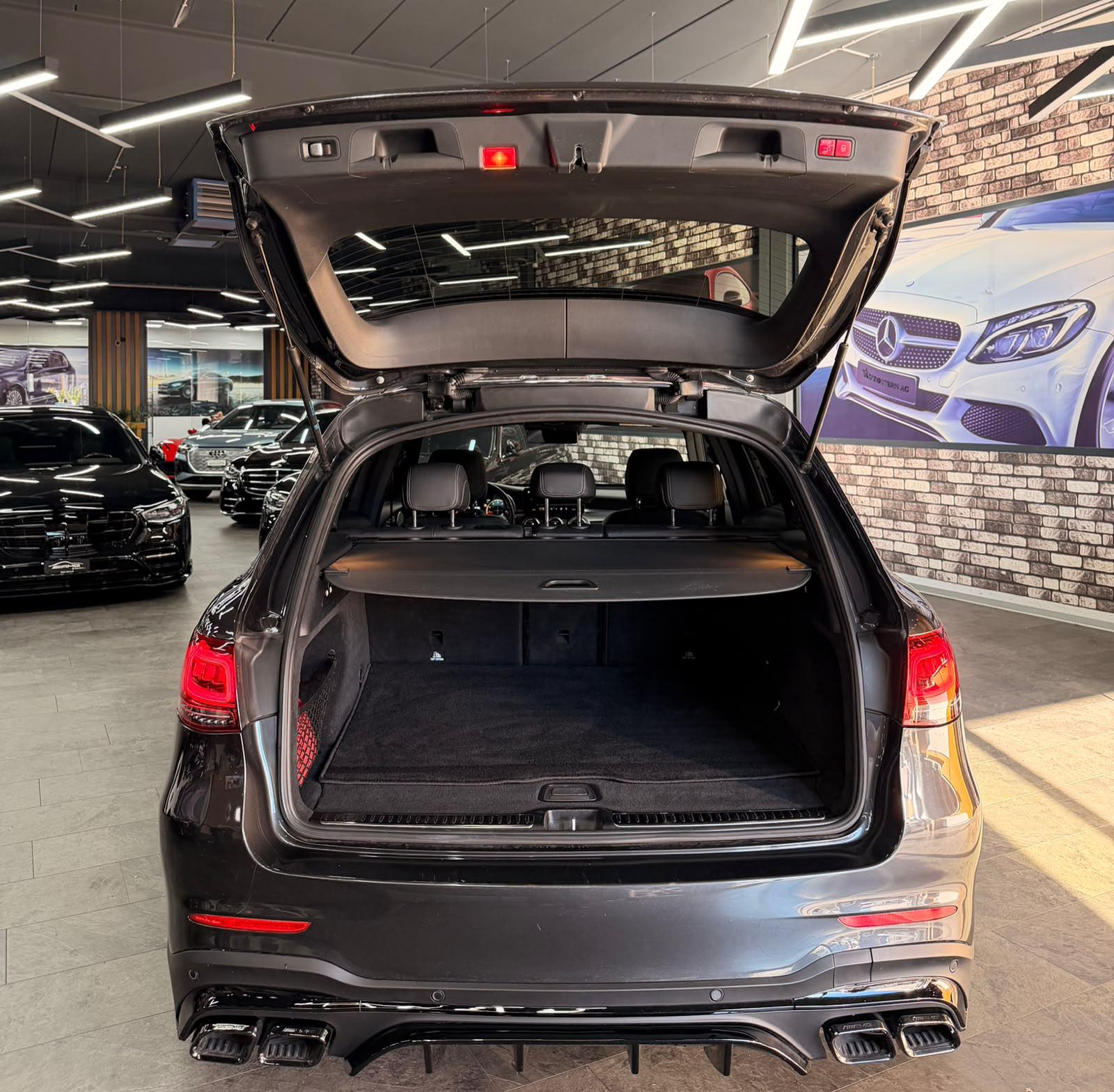 MERCEDES-BENZ GLC 300 AMG (GLC63 AMG Bodykit) Limited Dark Grey Performance 4Matic 9G-Tronic 2Jahre Garantie-image-8