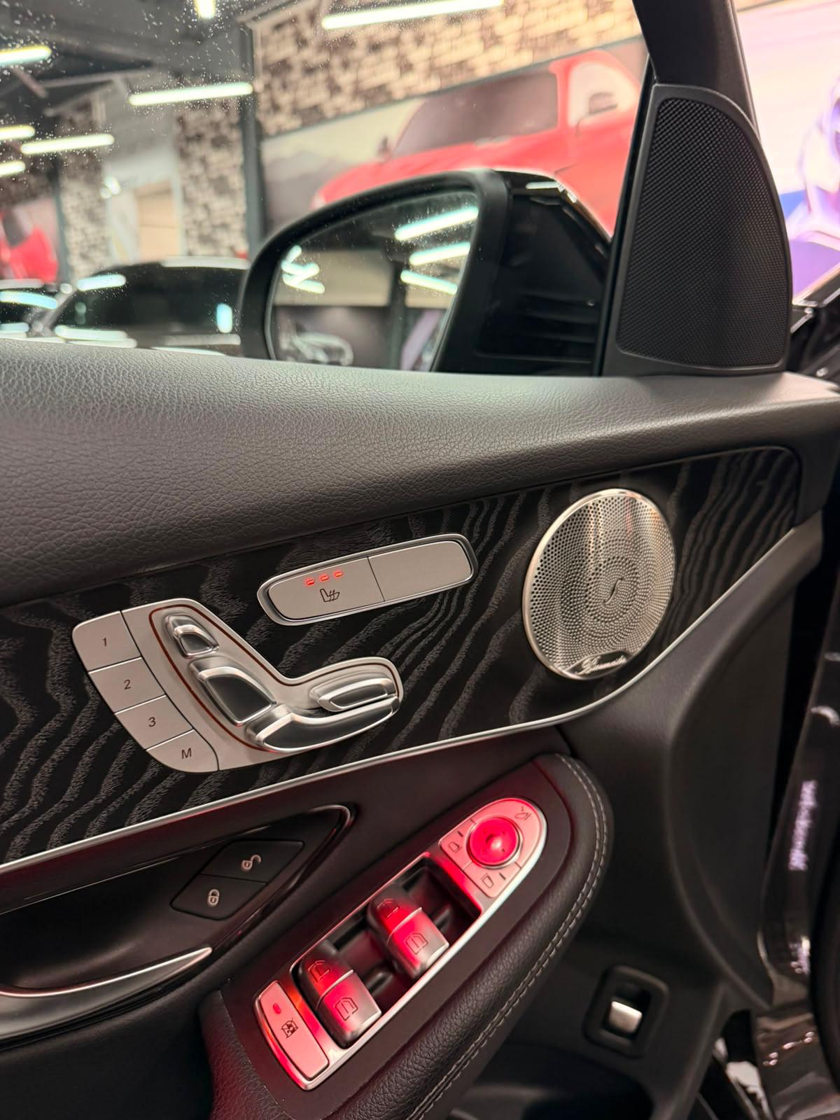 MERCEDES-BENZ GLC 300 AMG (GLC63 AMG Bodykit) Limited Dark Grey Performance 4Matic 9G-Tronic 2Jahre Garantie-image-29
