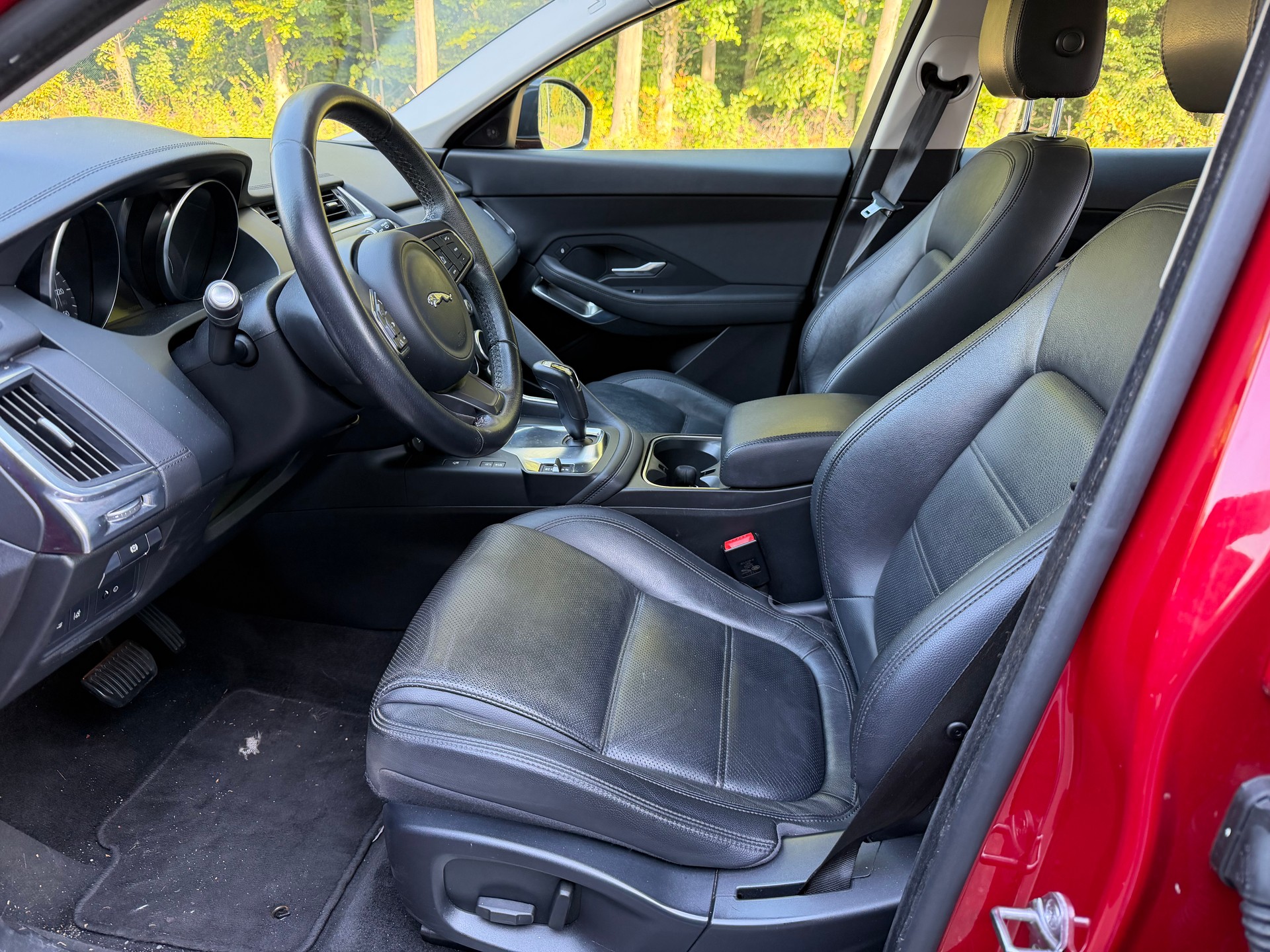 JAGUAR E-Pace 2.0d D180 HSE AWD Automatik-image-10