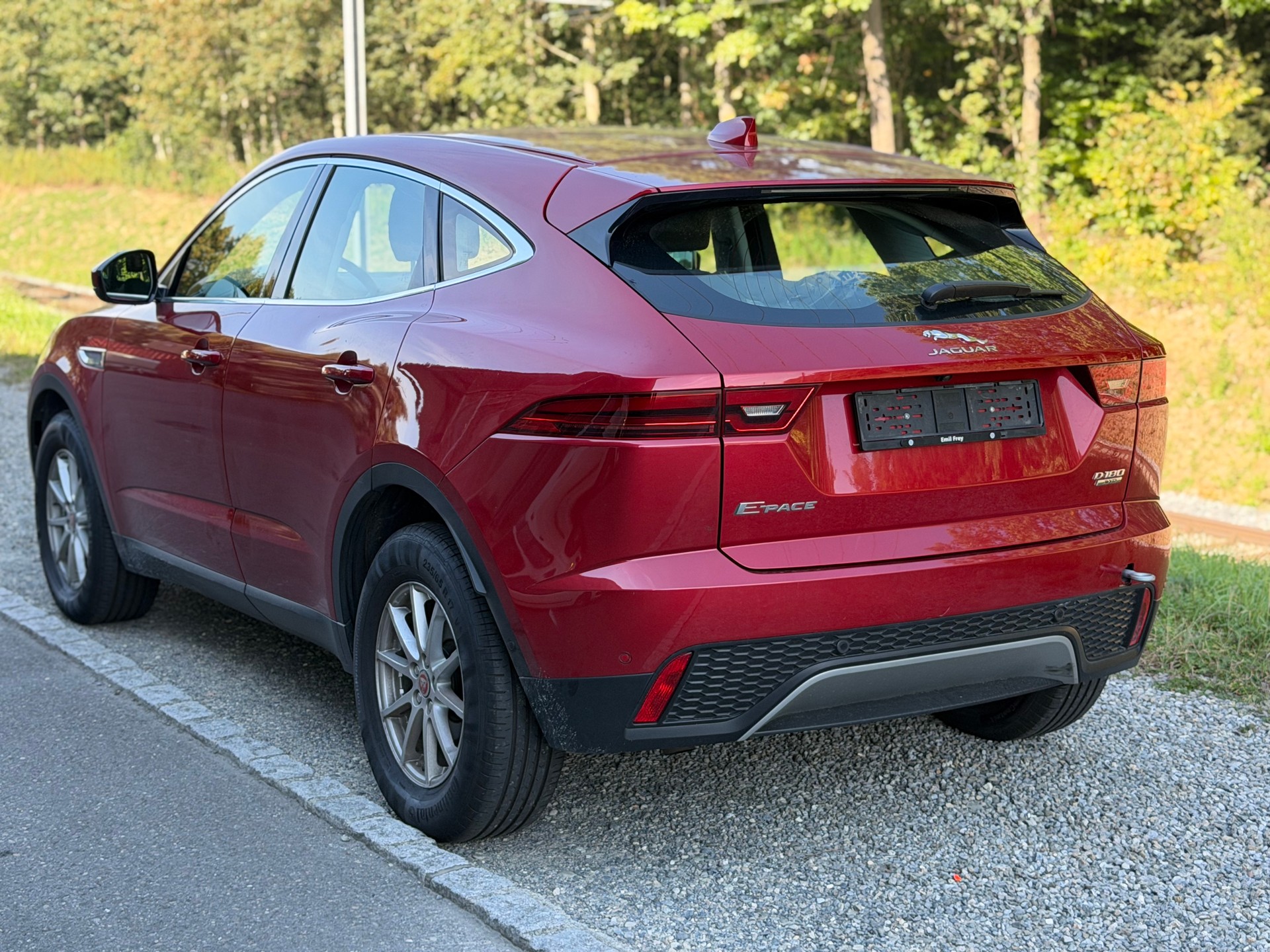 JAGUAR E-Pace 2.0d D180 HSE AWD Automatik-image-3