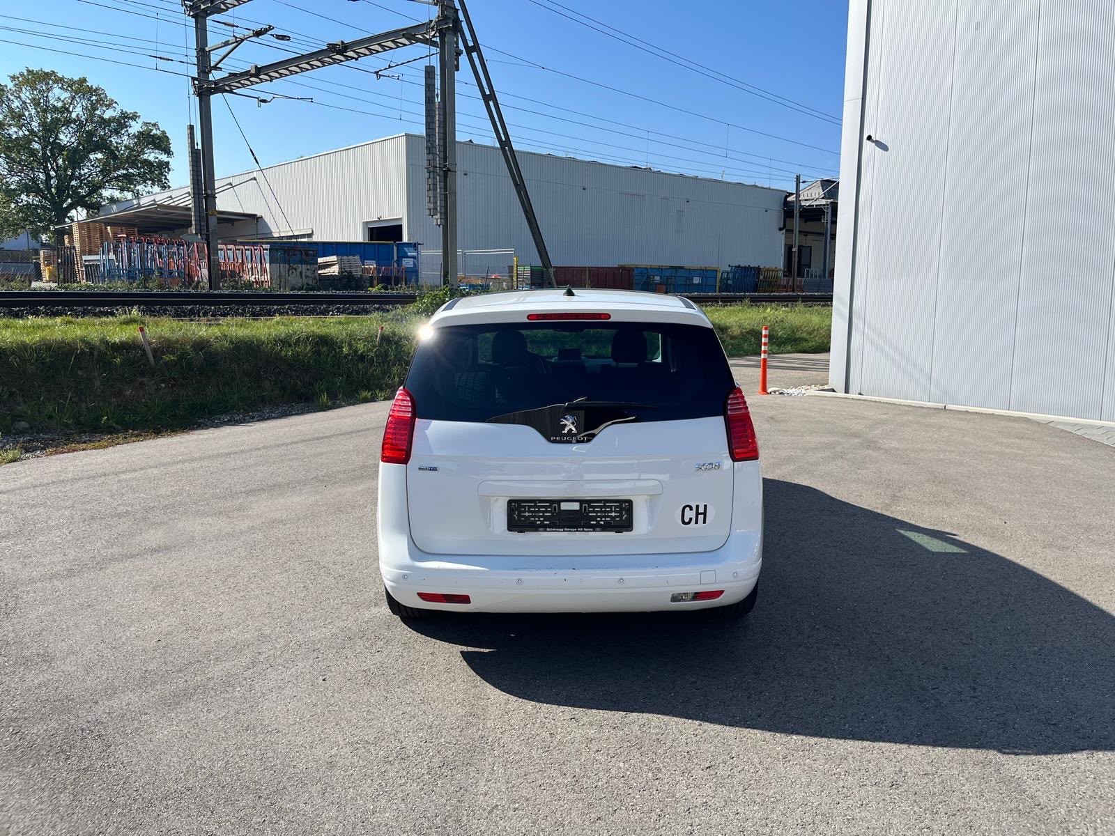 PEUGEOT 5008 1.6 BlueHDi Business Line Tiptronic-image-3