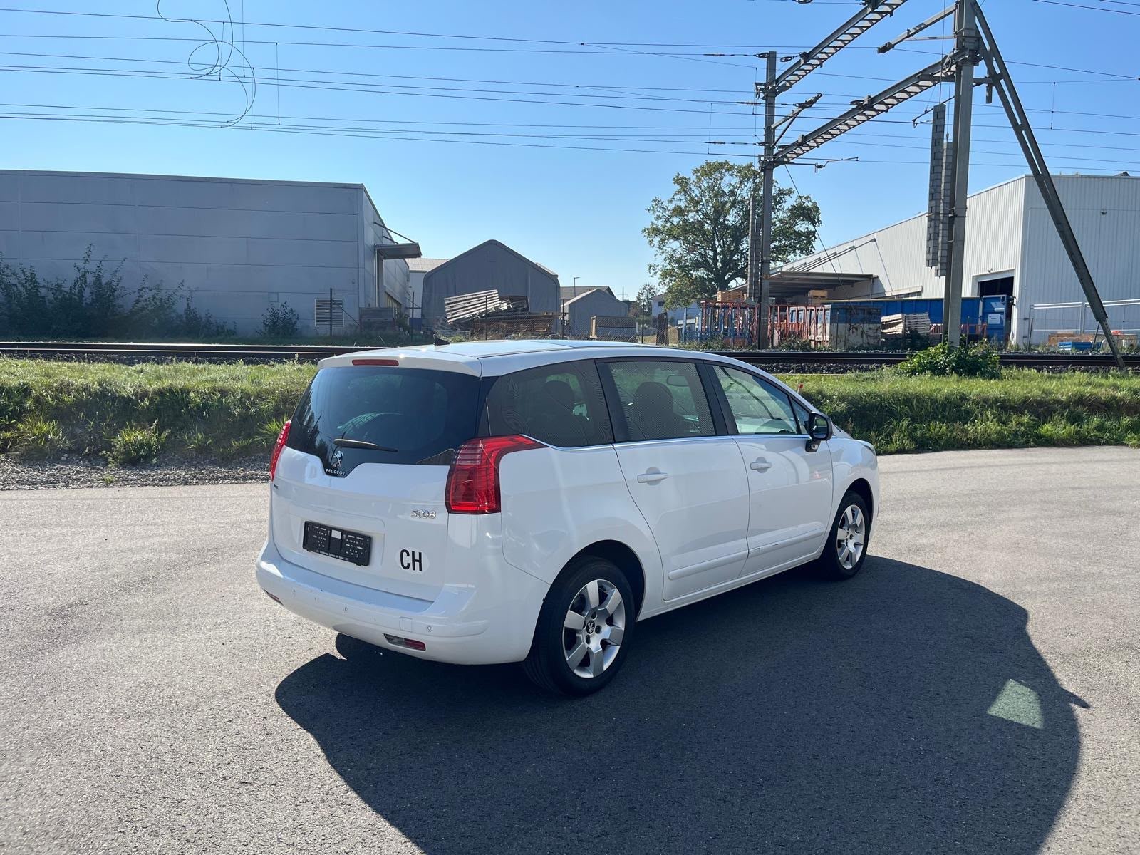 PEUGEOT 5008 1.6 BlueHDi Business Line Tiptronic-image-5