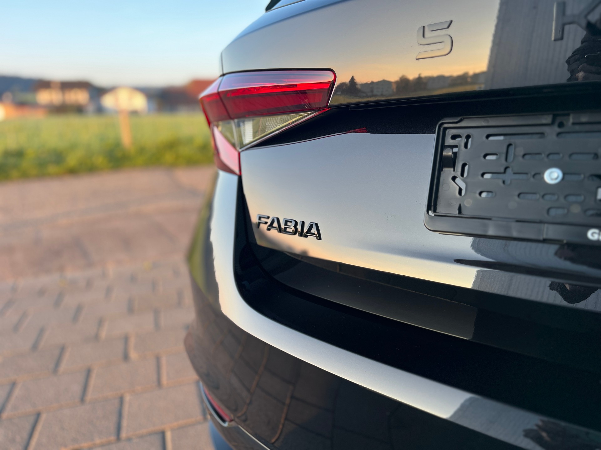 SKODA Fabia 1.5 TSI Monte Carlo DSG / 5Jahre 100000Km Skoda Garantie / Aktion: Gratis Alu-Winterradsatz inklusive!-image-3