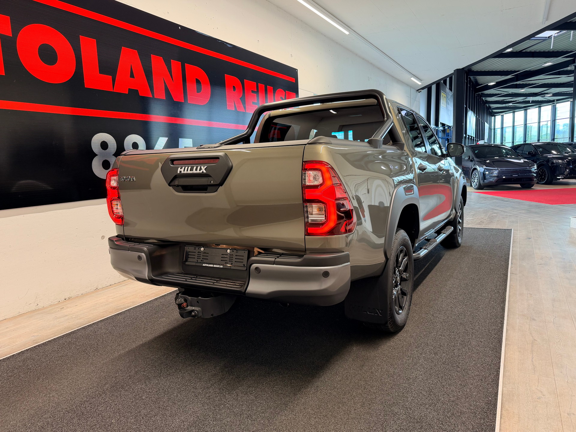 TOYOTA Hilux 2.8d MHEV Invincible Double Cab 4x4-image-6