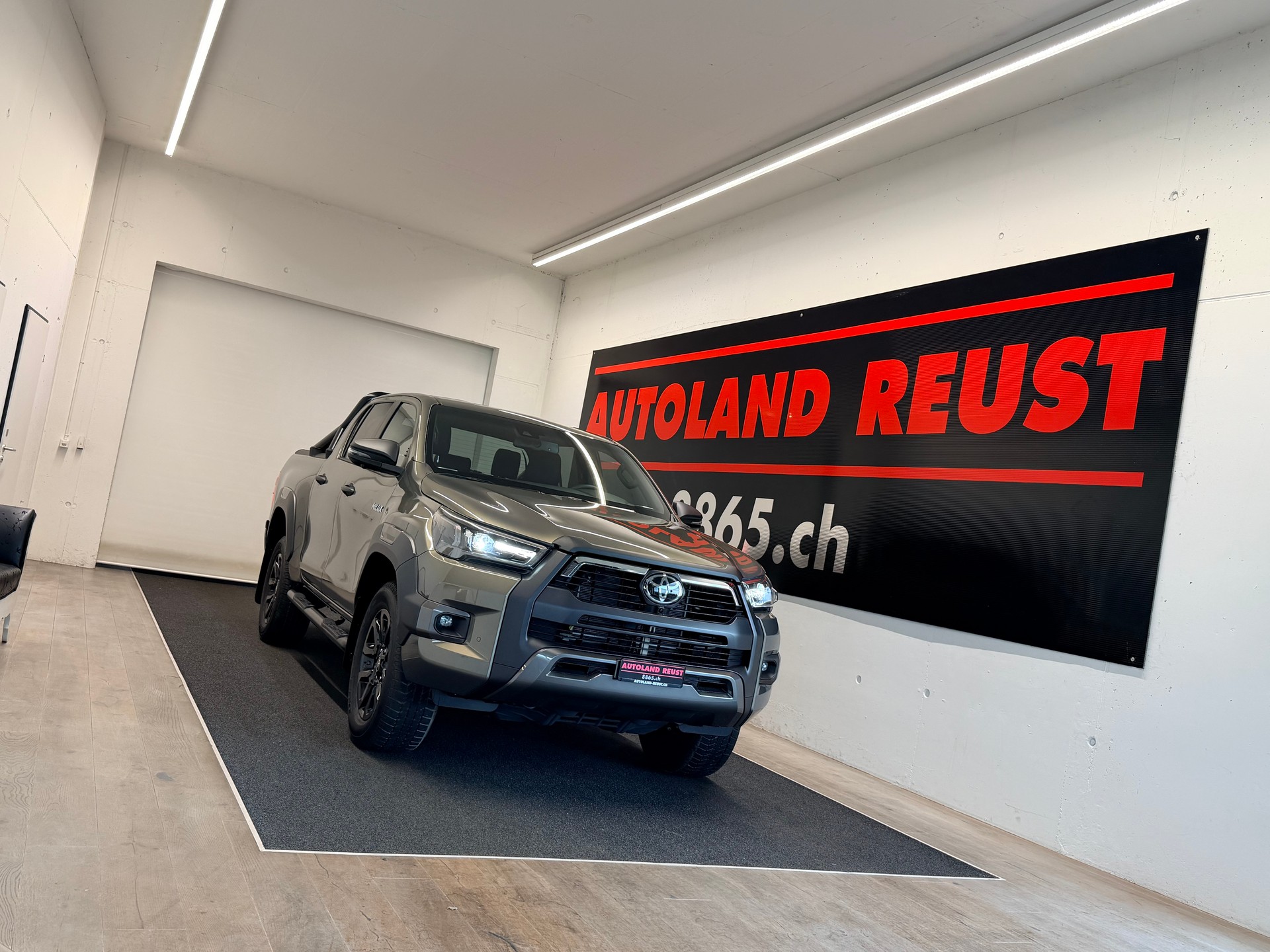 TOYOTA Hilux 2.8d MHEV Invincible Double Cab 4x4-image-0