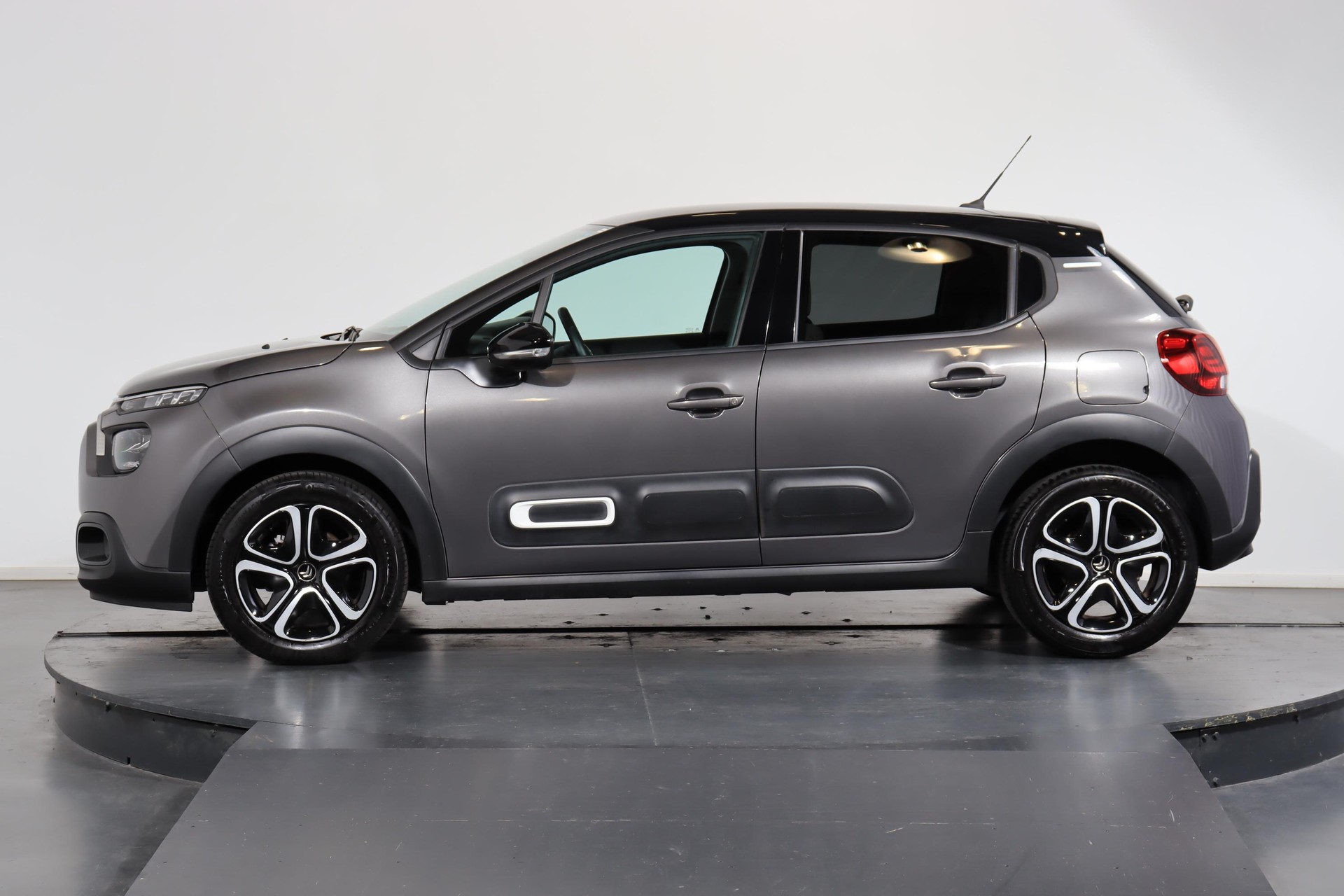 CITROEN C3 1.2 PureTech Swiss Edition+-image-1