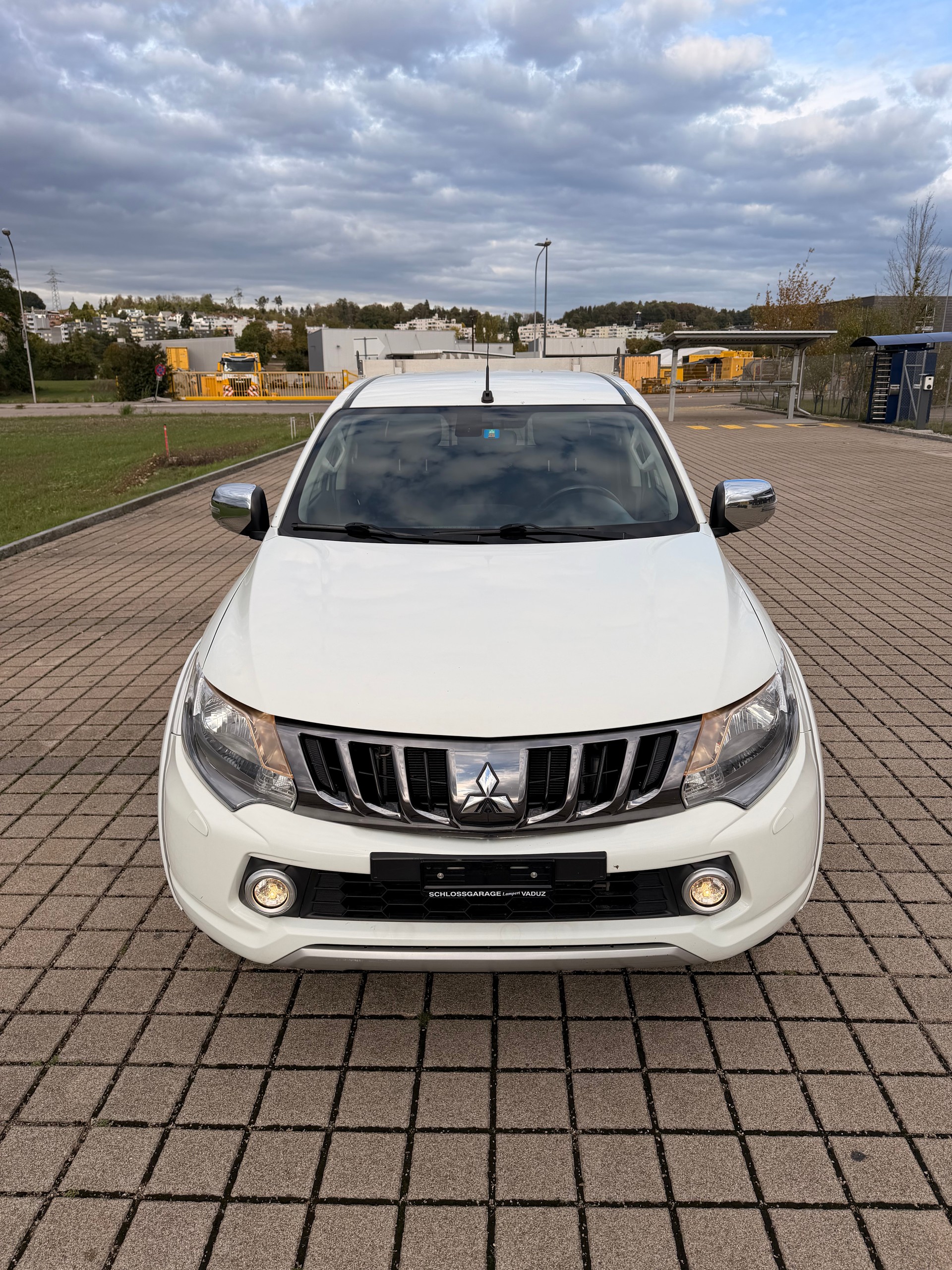 MITSUBISHI L 200 2.4 Style Double Cab **Aluminium-Ladebrücke**Anhängerkupplung 3500 Kg **-image-3