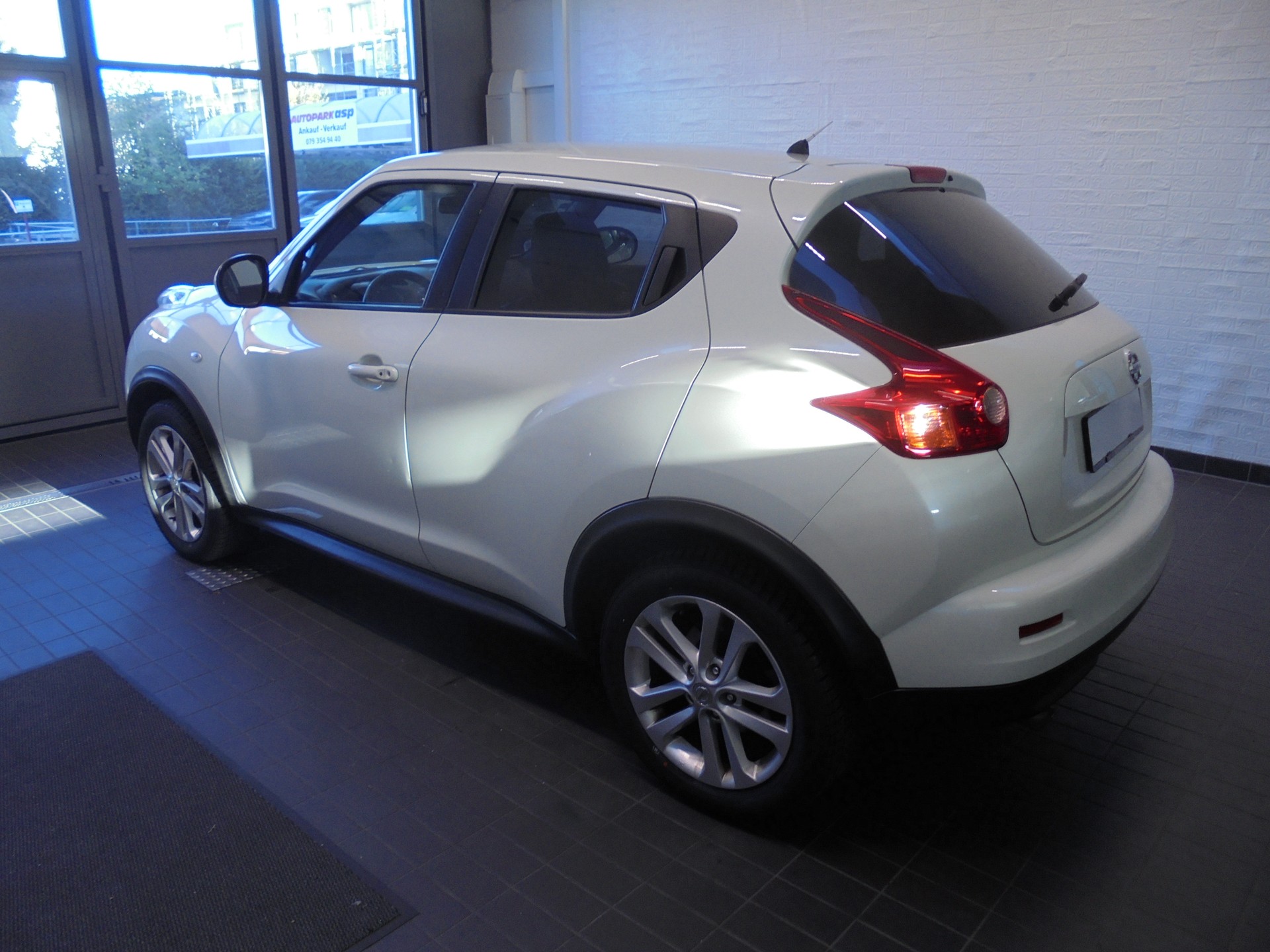 NISSAN Juke 1.6 DIG-T tekna 4x4 Xtronic M-CVT-image-2
