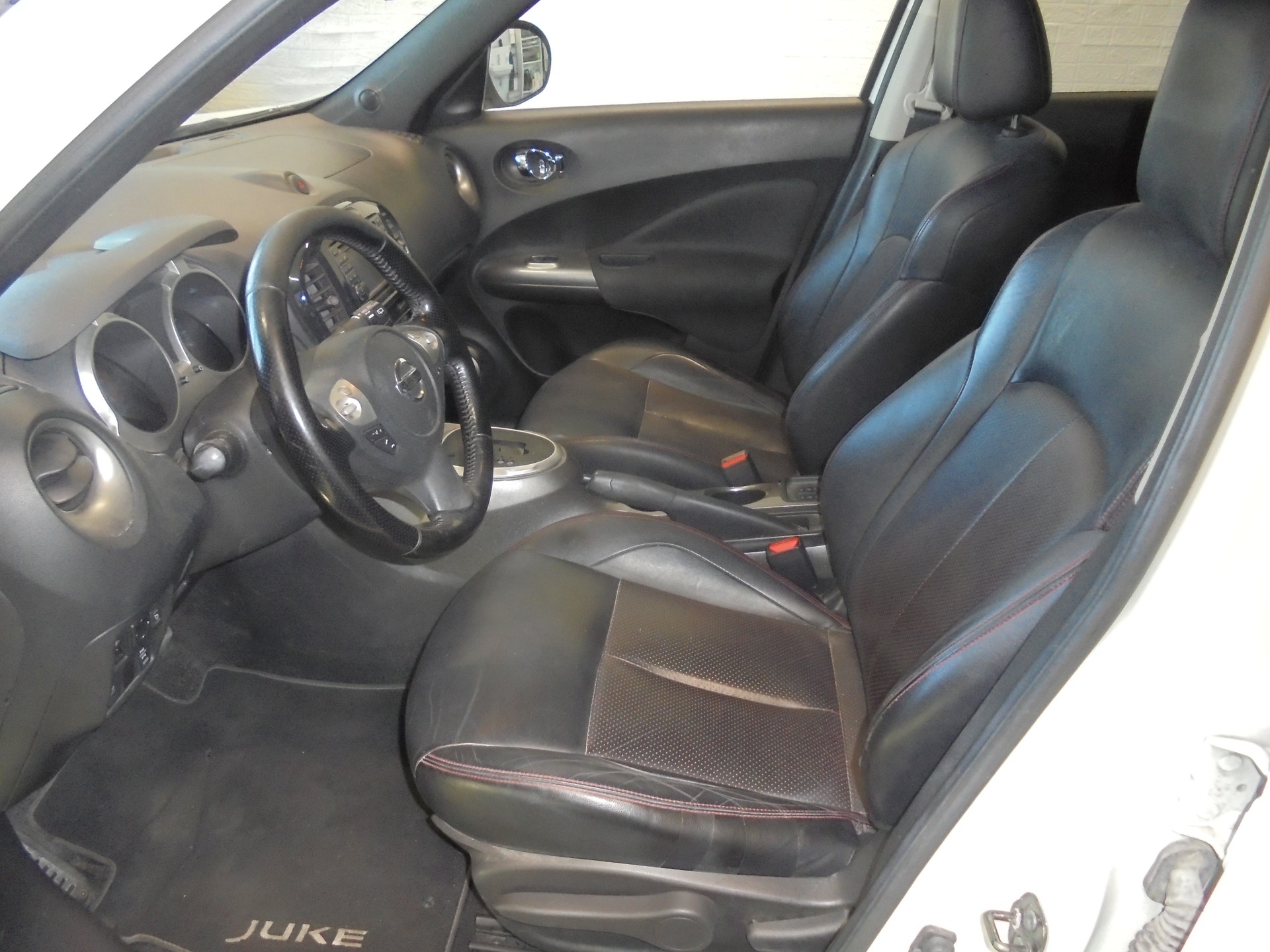 NISSAN Juke 1.6 DIG-T tekna 4x4 Xtronic M-CVT-image-4