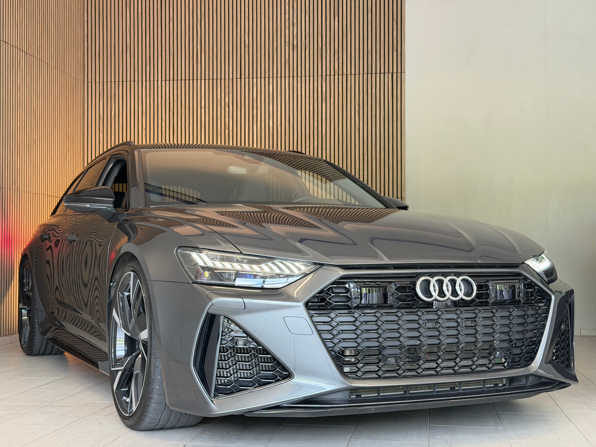 AUDI RS6 Avant 4.0 TFSI V8 quattro-image-4