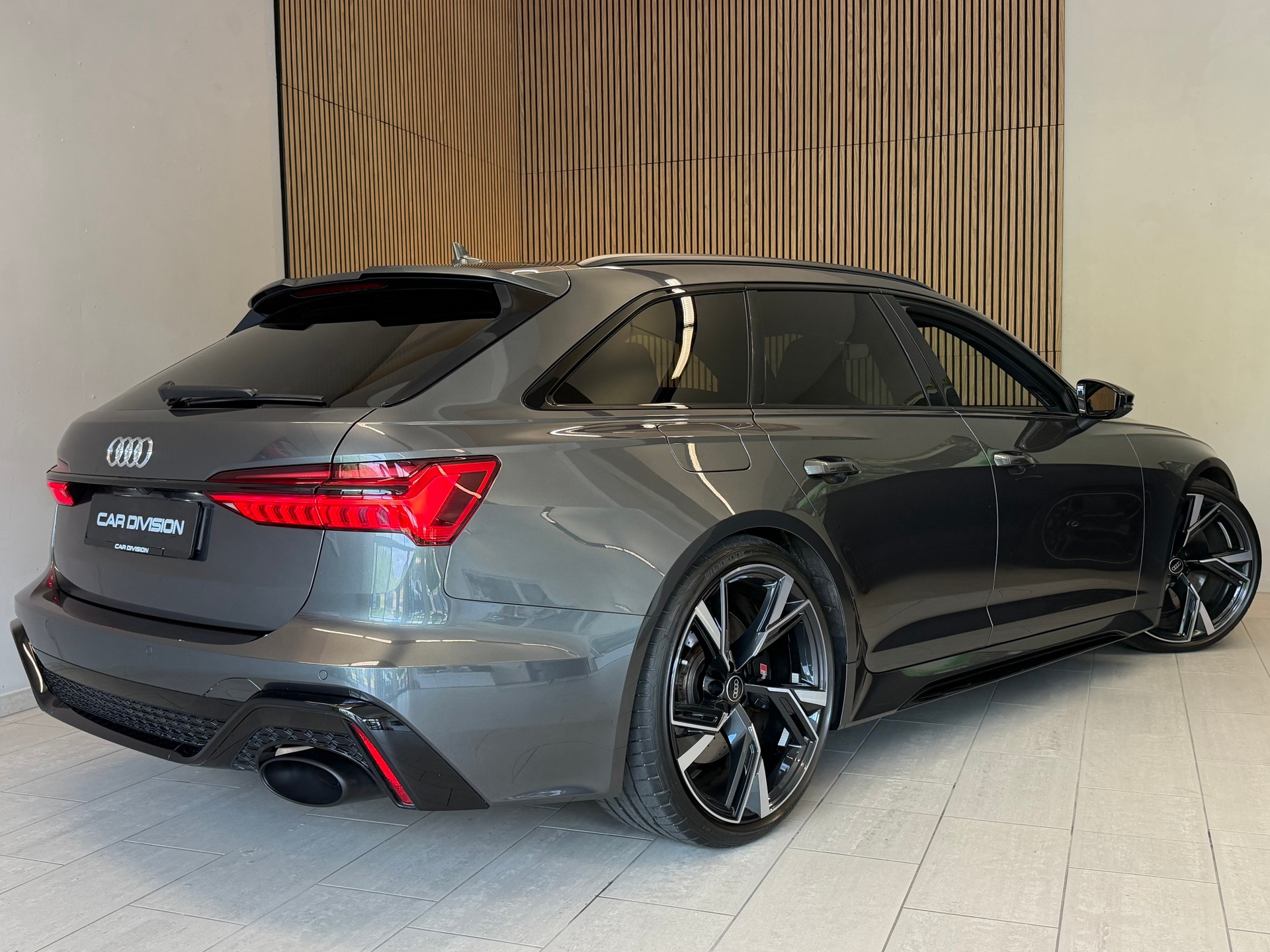 AUDI RS6 Avant 4.0 TFSI V8 quattro-image-6