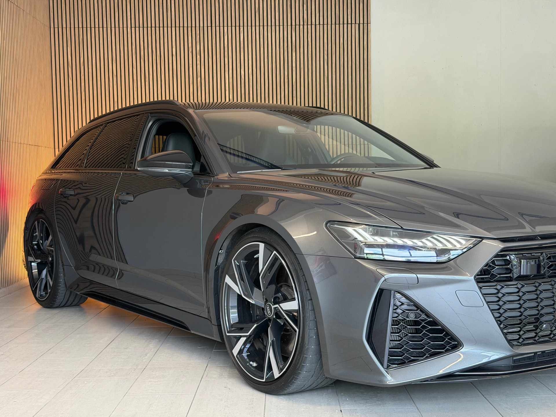AUDI RS6 Avant 4.0 TFSI V8 quattro-image-3