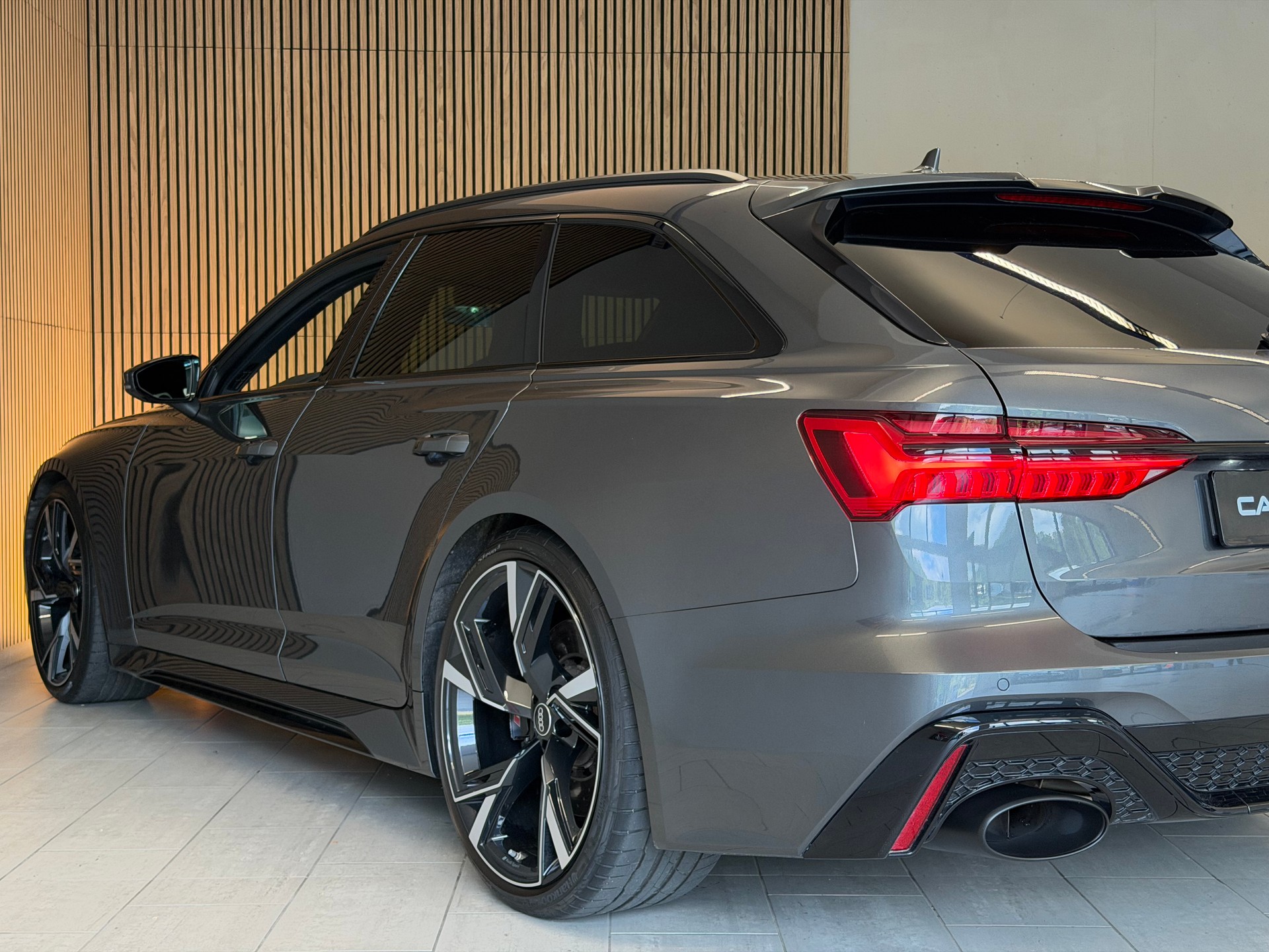 AUDI RS6 Avant 4.0 TFSI V8 quattro-image-9