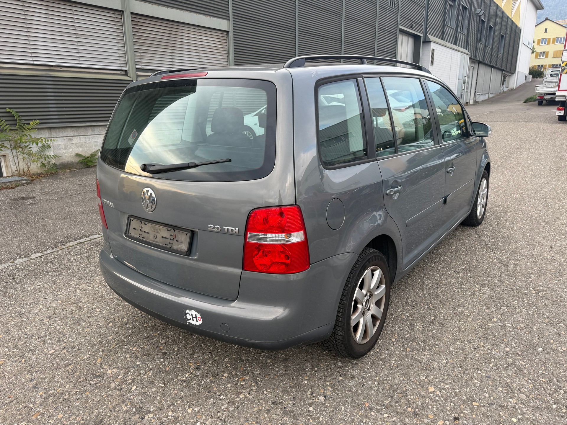 VW Touran 2.0 TDI Trendline ** Klima-auto ** Tempomat ** 10x Airbag ** B04 **-image-4